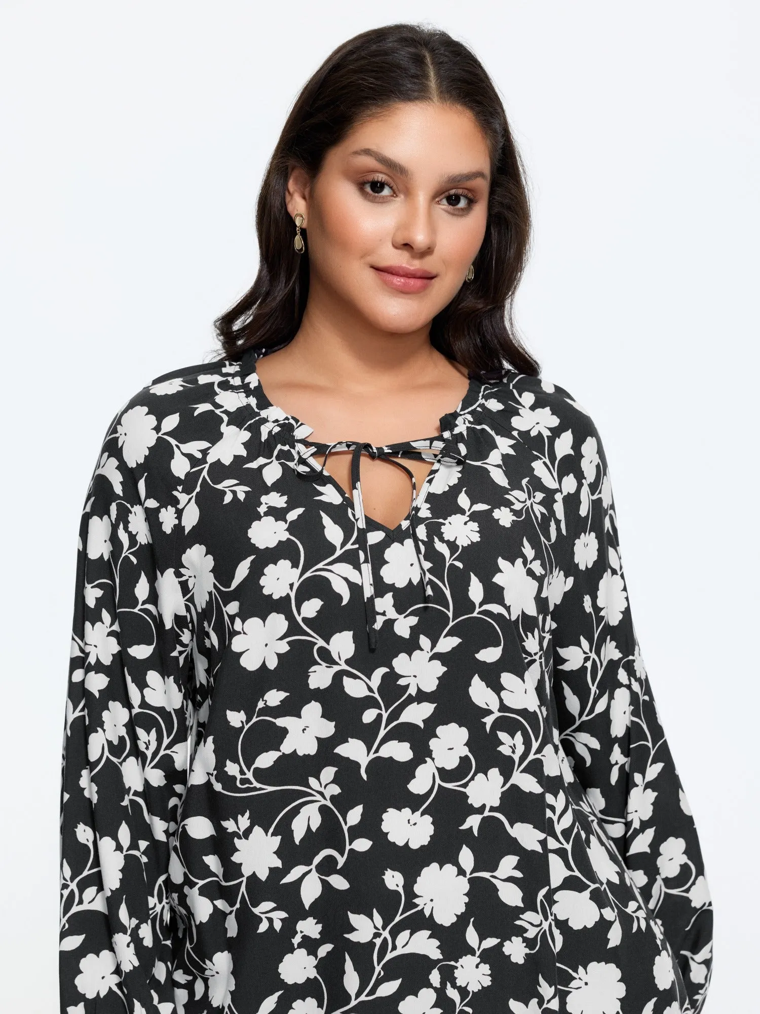 Floral Print Tie Neck Loose Blouse sold by Bloomchic product image thumbnail 2