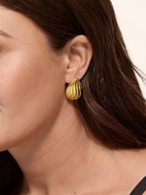Vintage Gold Shell Textured Stud Earrings made by Bloomchic
