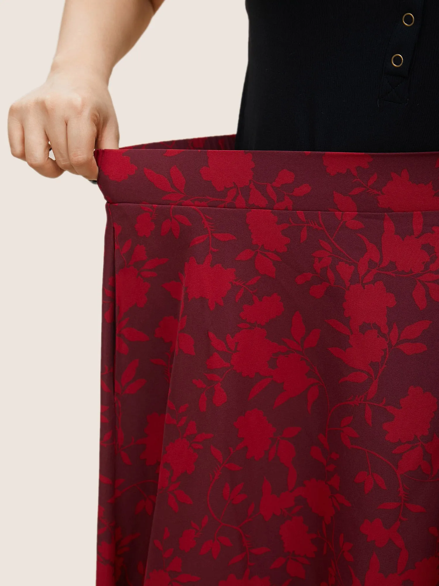 Silhouette Floral Print Elastic Waist Pocket Cropped Skirt sold by Bloomchic product image thumbnail 4