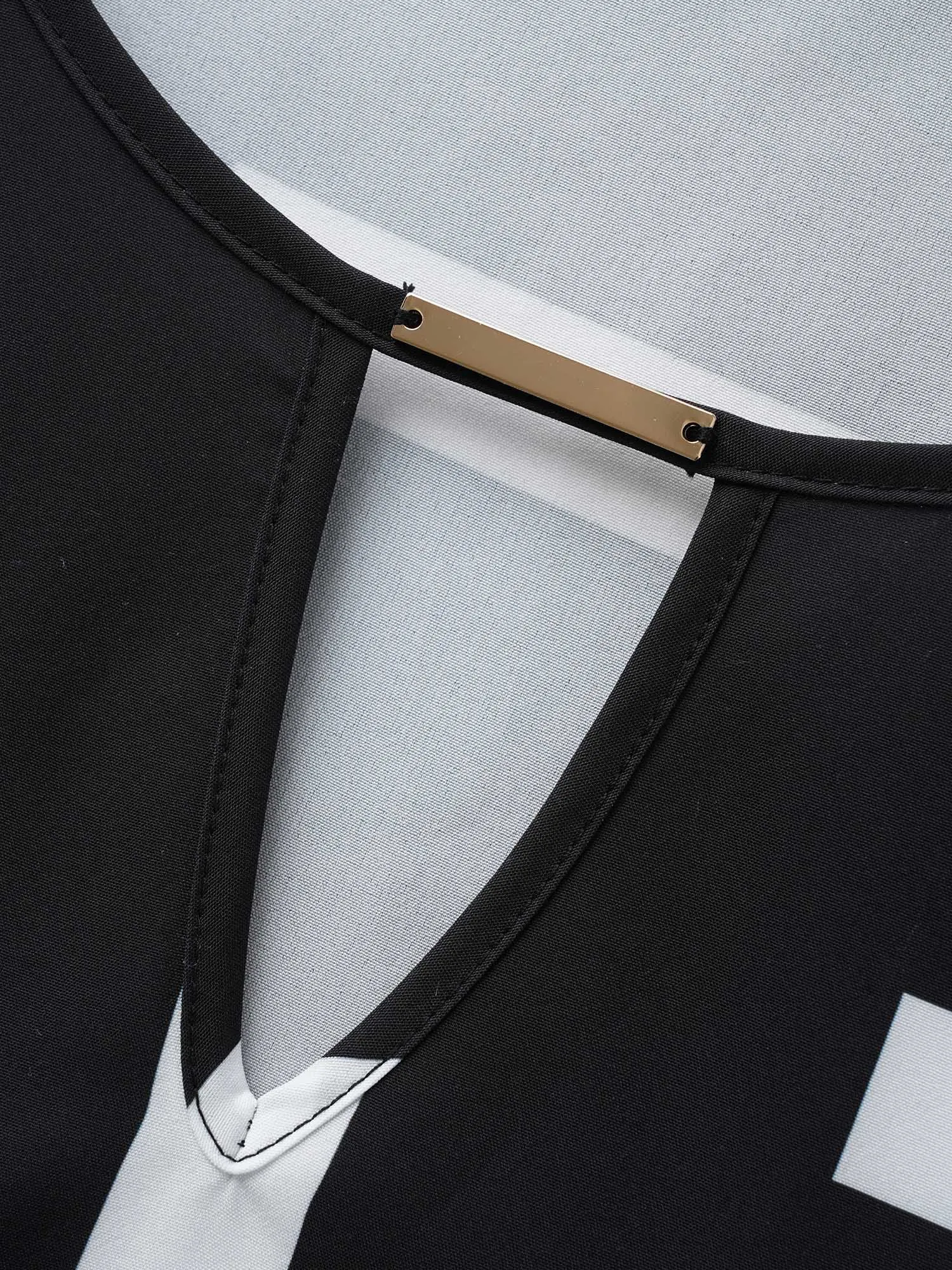 Geometric Print Keyhole Pocket Midi Dress sold by Bloomchic product image thumbnail 5