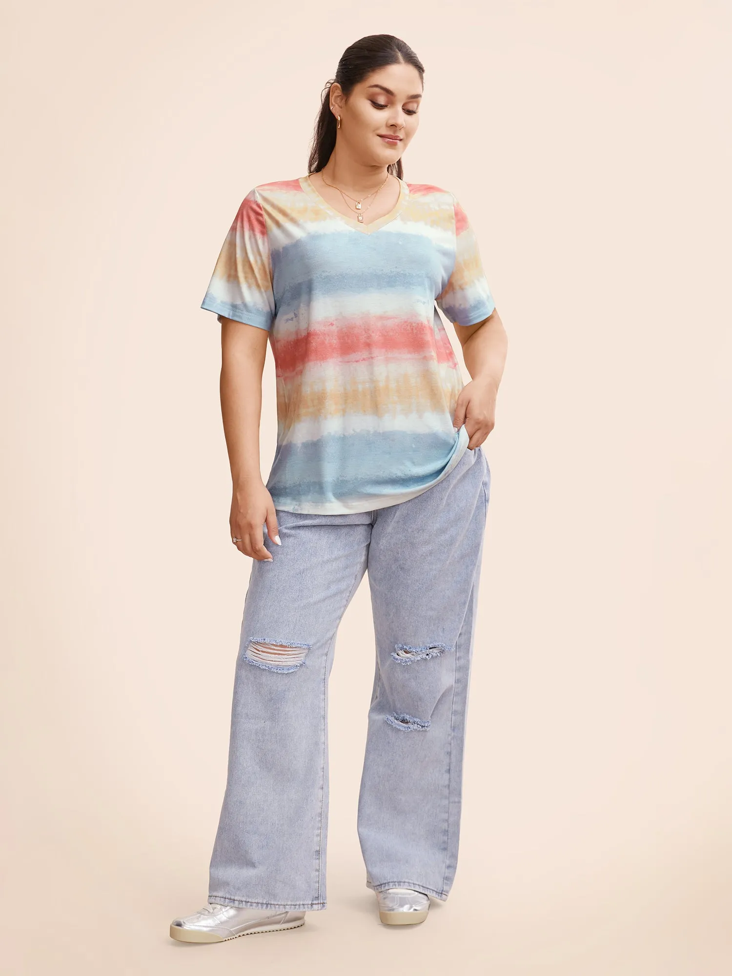 Gradient Color Symmetrical Pattern T-shirt sold by Bloomchic product image thumbnail 3