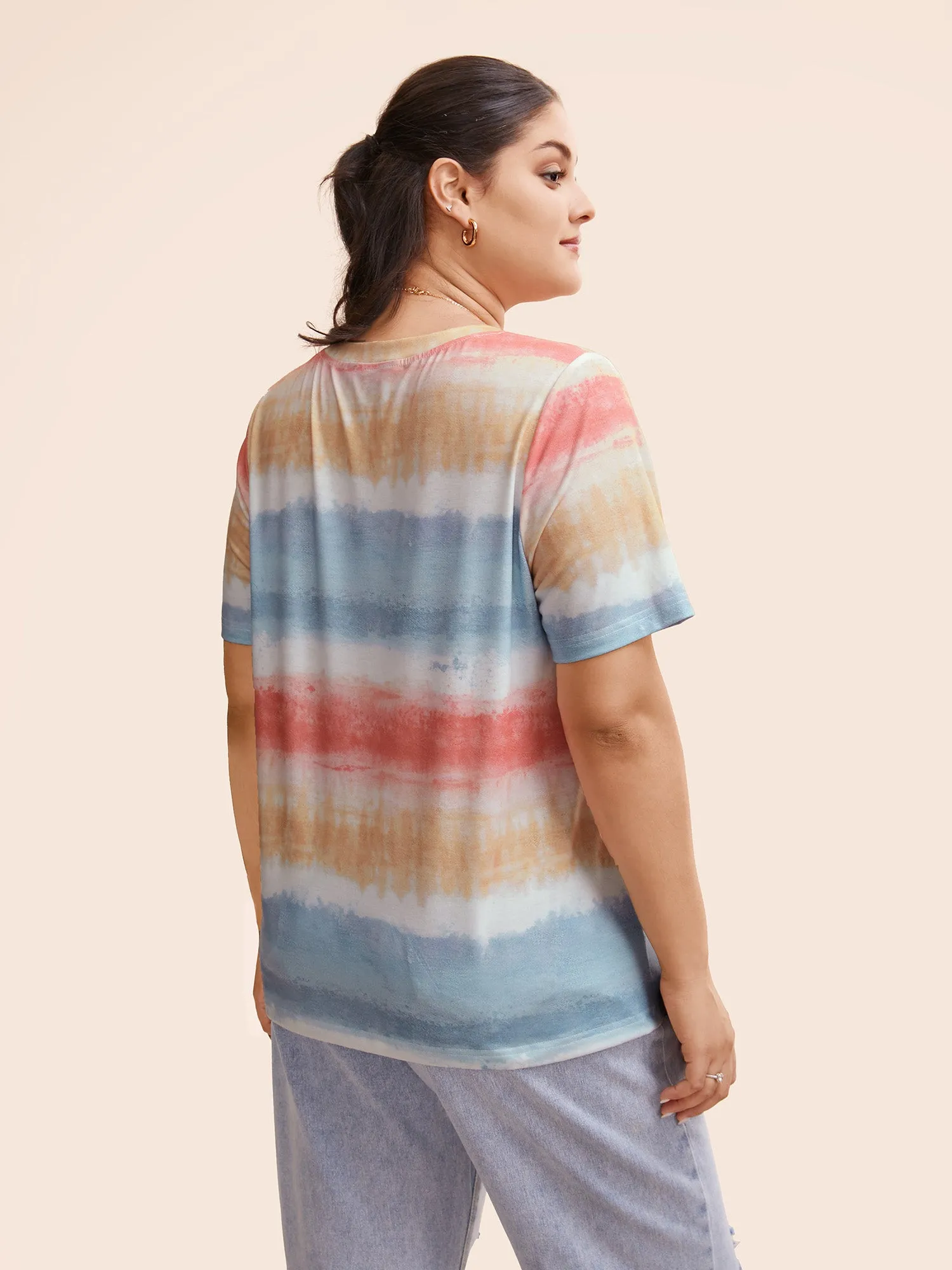 Gradient Color Symmetrical Pattern T-shirt sold by Bloomchic product image thumbnail 2