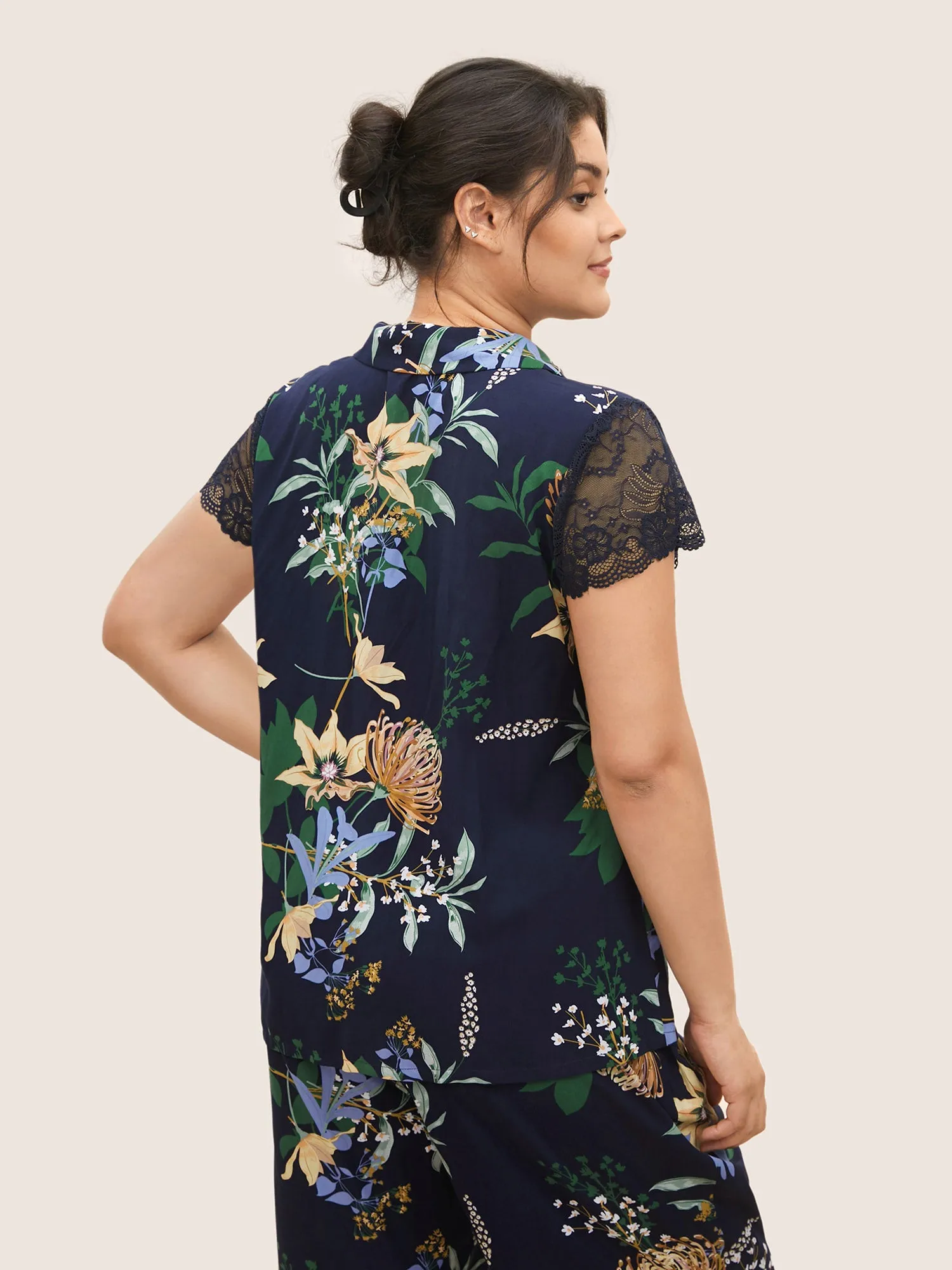 Shirt Collar Floral Lace Panel Sleep Top sold by Bloomchic product image thumbnail 4