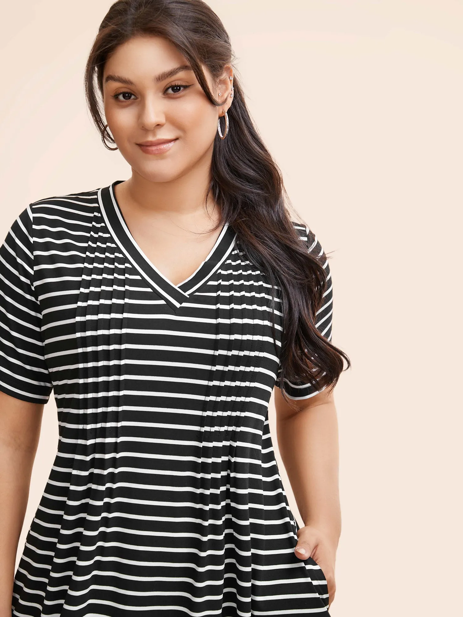 V Neck Striped Pleated Midi Dress sold by Bloomchic product image thumbnail 4