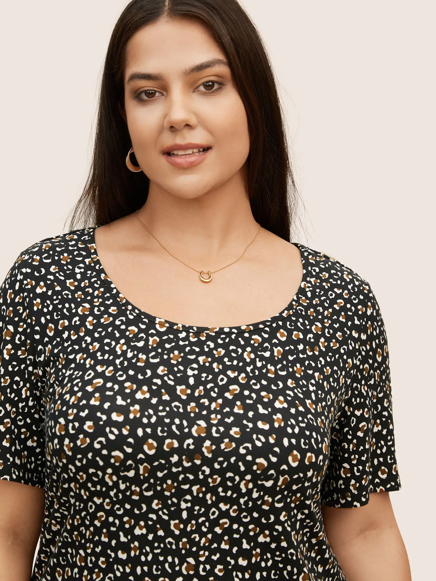 Crew Neck Leopard Print Contrast T-shirt sold by Bloomchic product image thumbnail 4