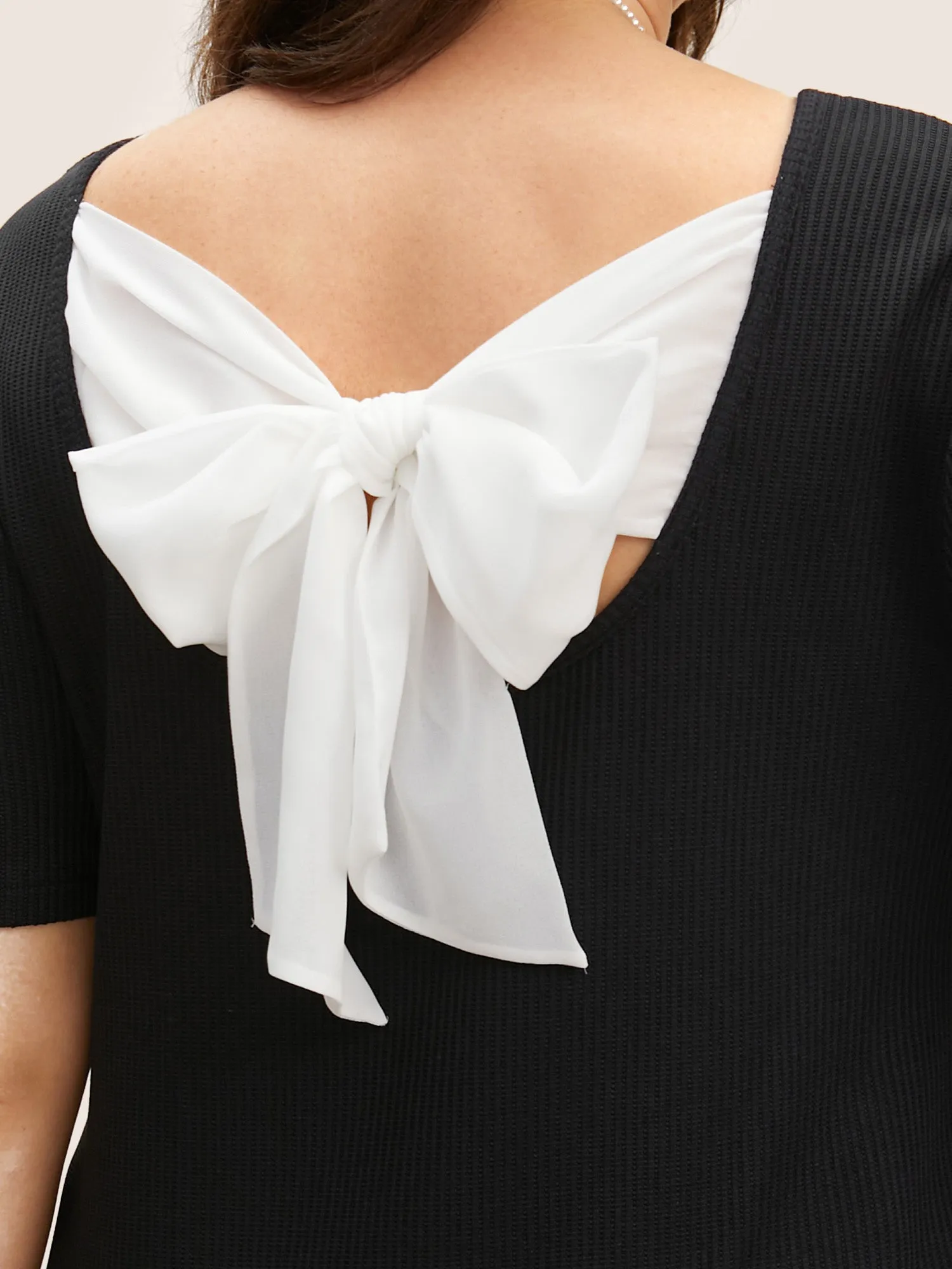 Round Neck Contrast Back Tie Knot T-shirt sold by Bloomchic product image thumbnail 4