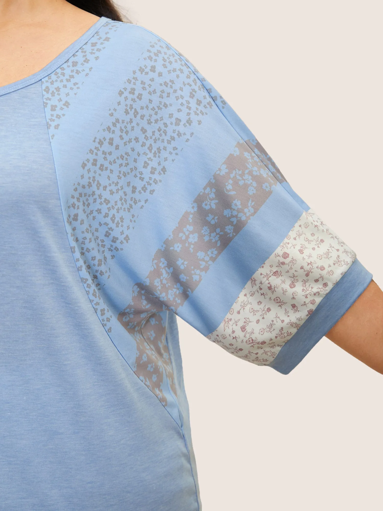 Bandana Print Patchwork Raglan Sleeve T-shirt sold by Bloomchic product image thumbnail 2