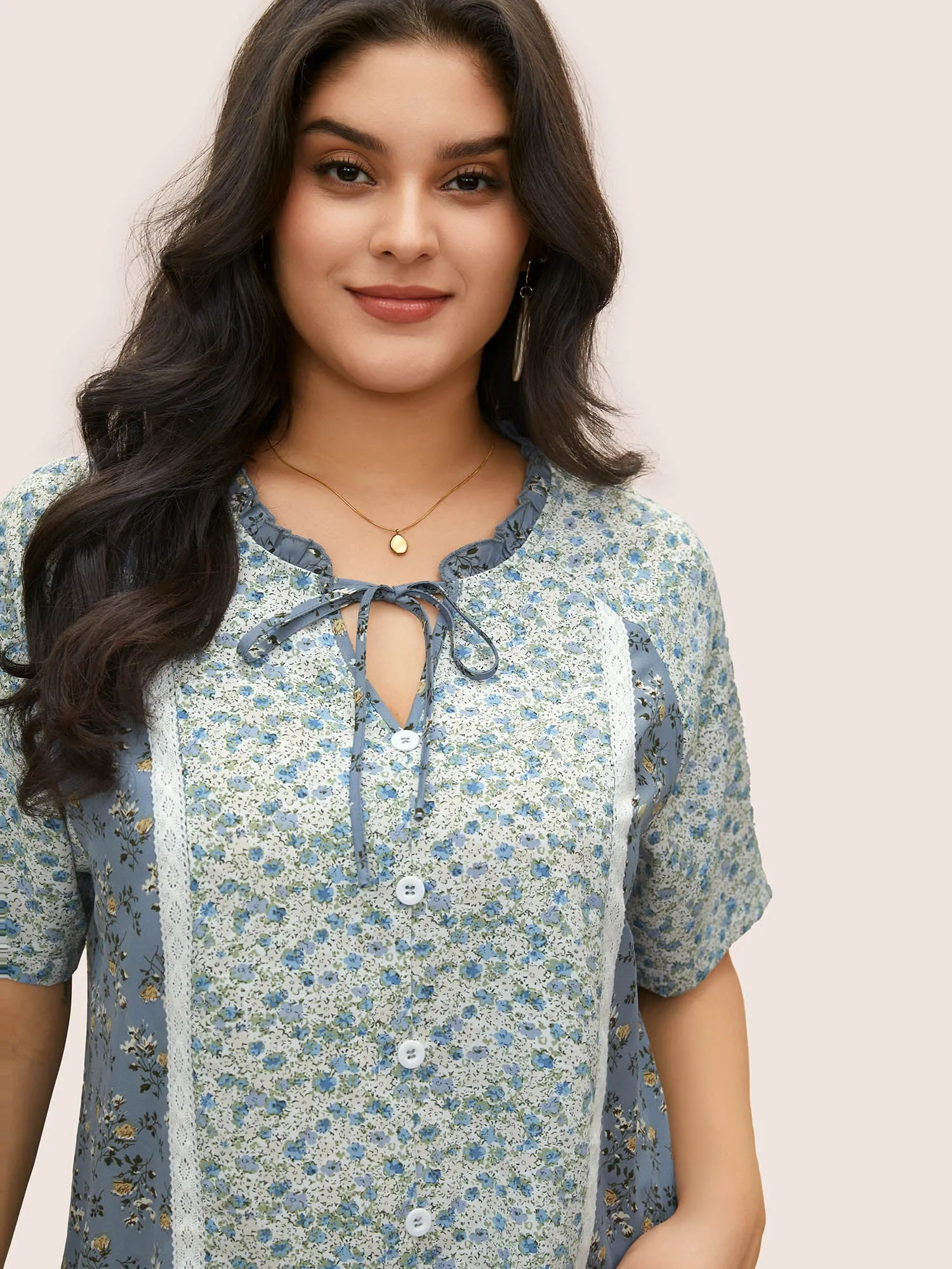 Ditsy Floral Ruffles Lace Patchwork Ties Blouse sold by Bloomchic product image thumbnail 4