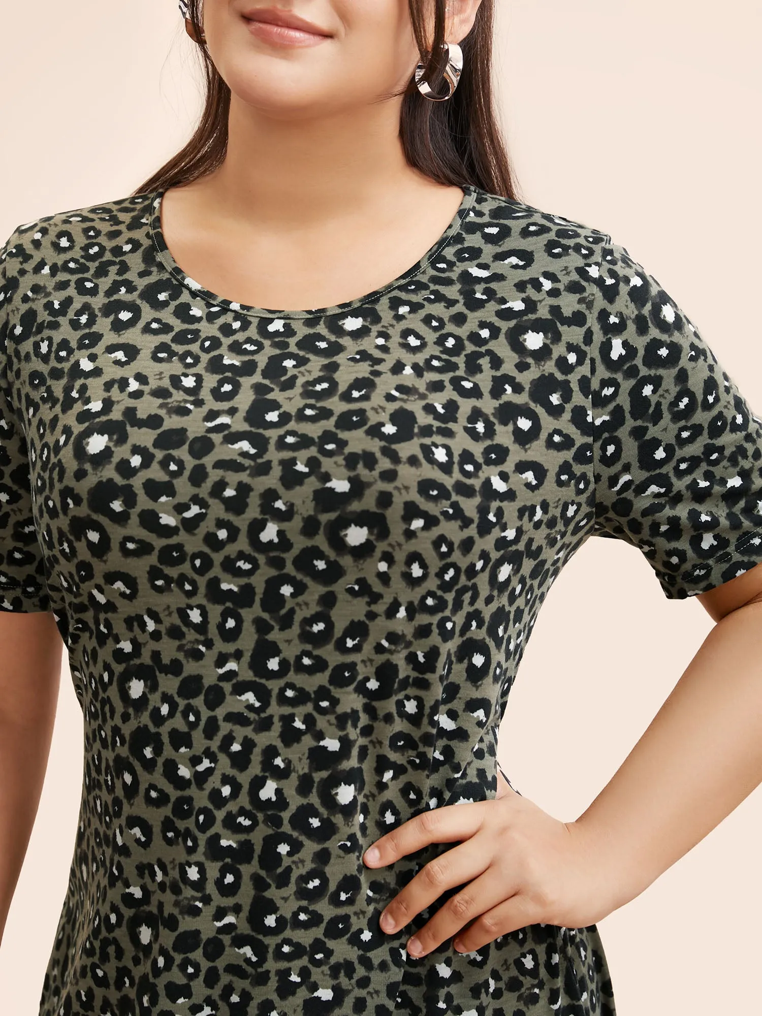 Round Neck Leopard Print Midi Dress sold by Bloomchic product image thumbnail 4
