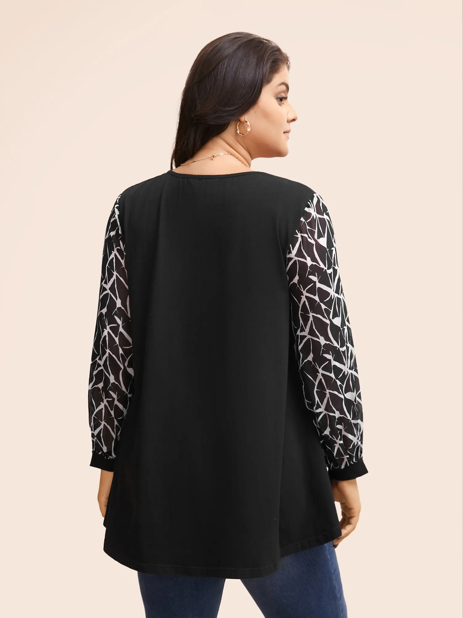 Geometric Patchwork Mesh Pocket T-shirt sold by Bloomchic product image thumbnail 4