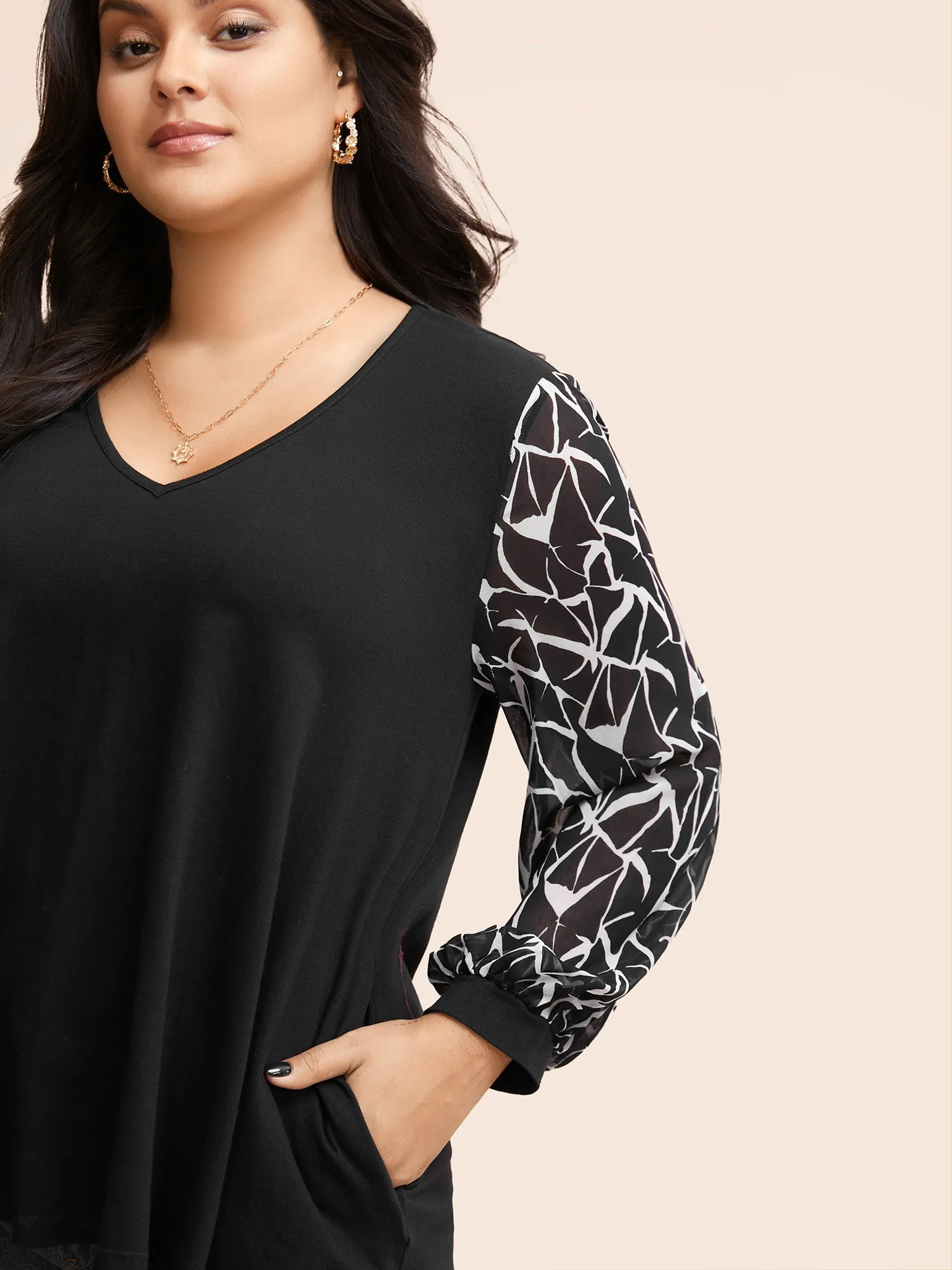 Geometric Patchwork Mesh Pocket T-shirt sold by Bloomchic product image thumbnail 3