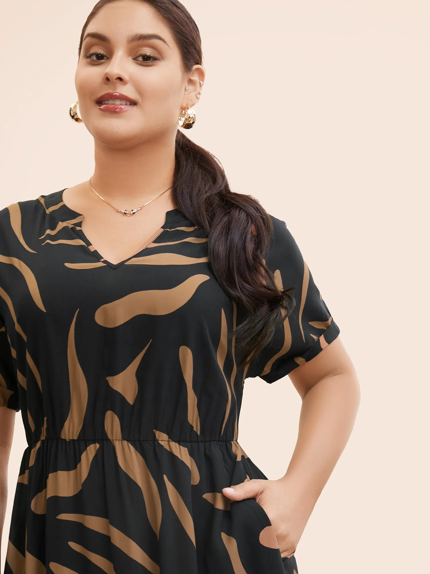 Geometric Elastic Waist Batwing Sleeve Dress sold by Bloomchic product image thumbnail 4