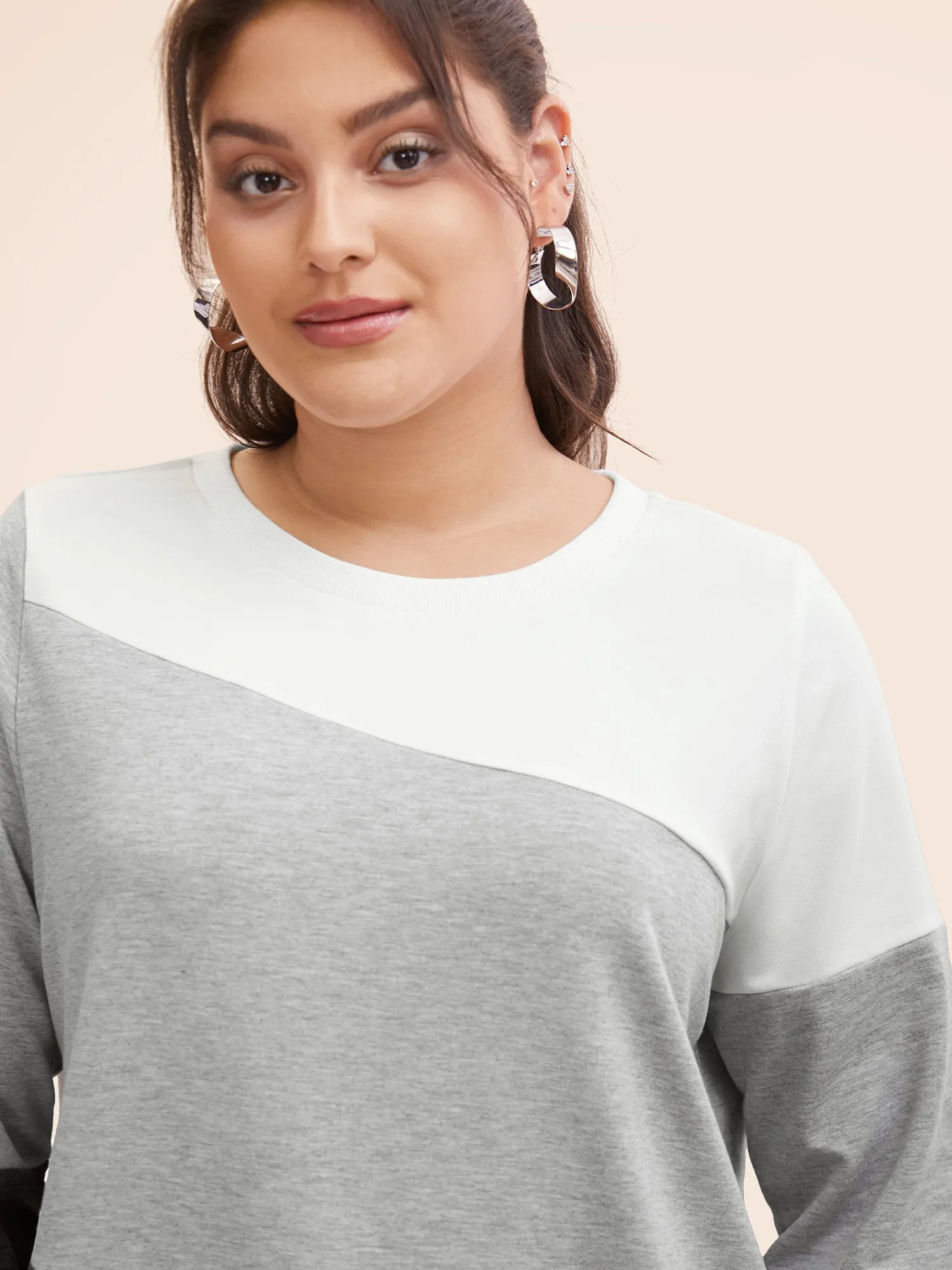 Crew Neck Colorblock Contrast Sweatshirt sold by Bloomchic product image thumbnail 4