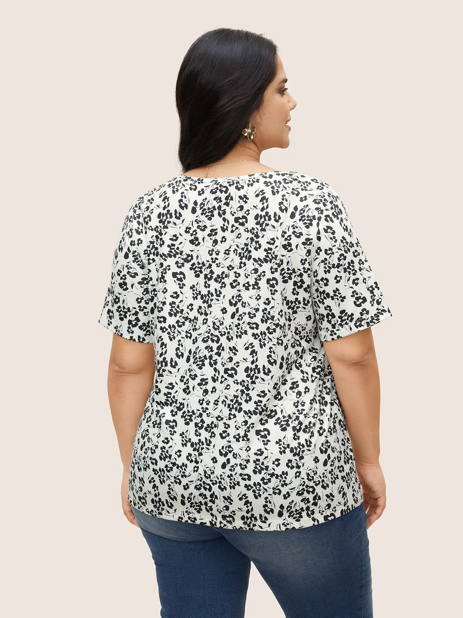 Floral Print V Neck Scalloped Trim T-shirt sold by Bloomchic product image thumbnail 2