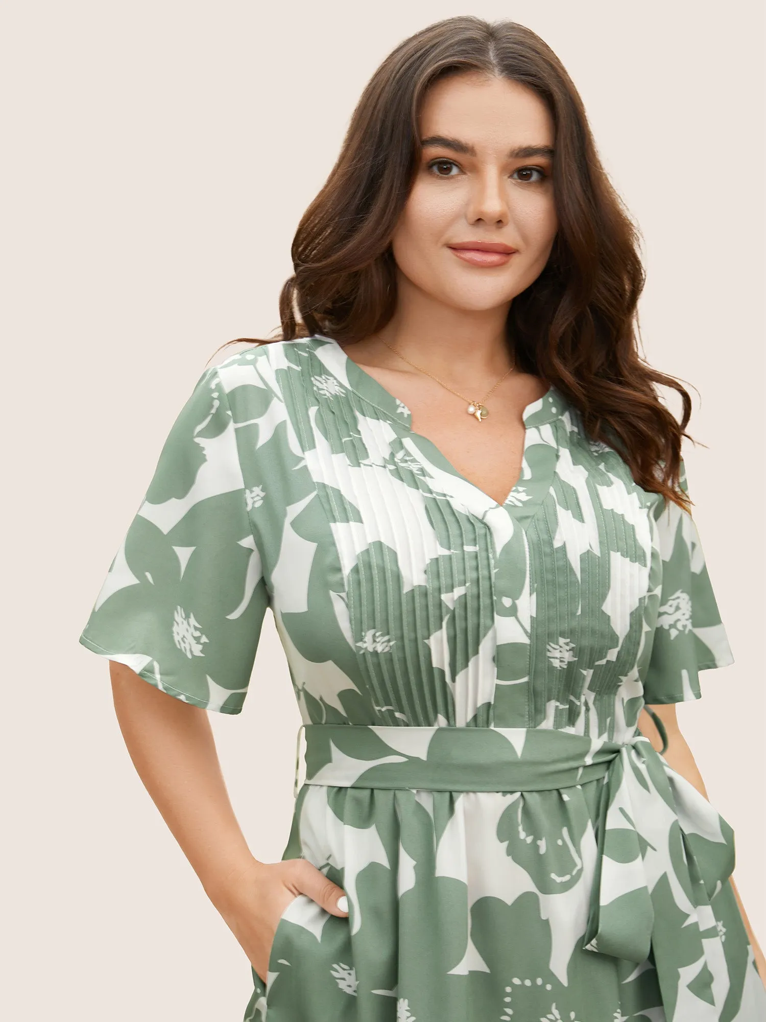 Notched Collar Silhouette Floral Print Pleated Dress sold by Bloomchic product image thumbnail 2