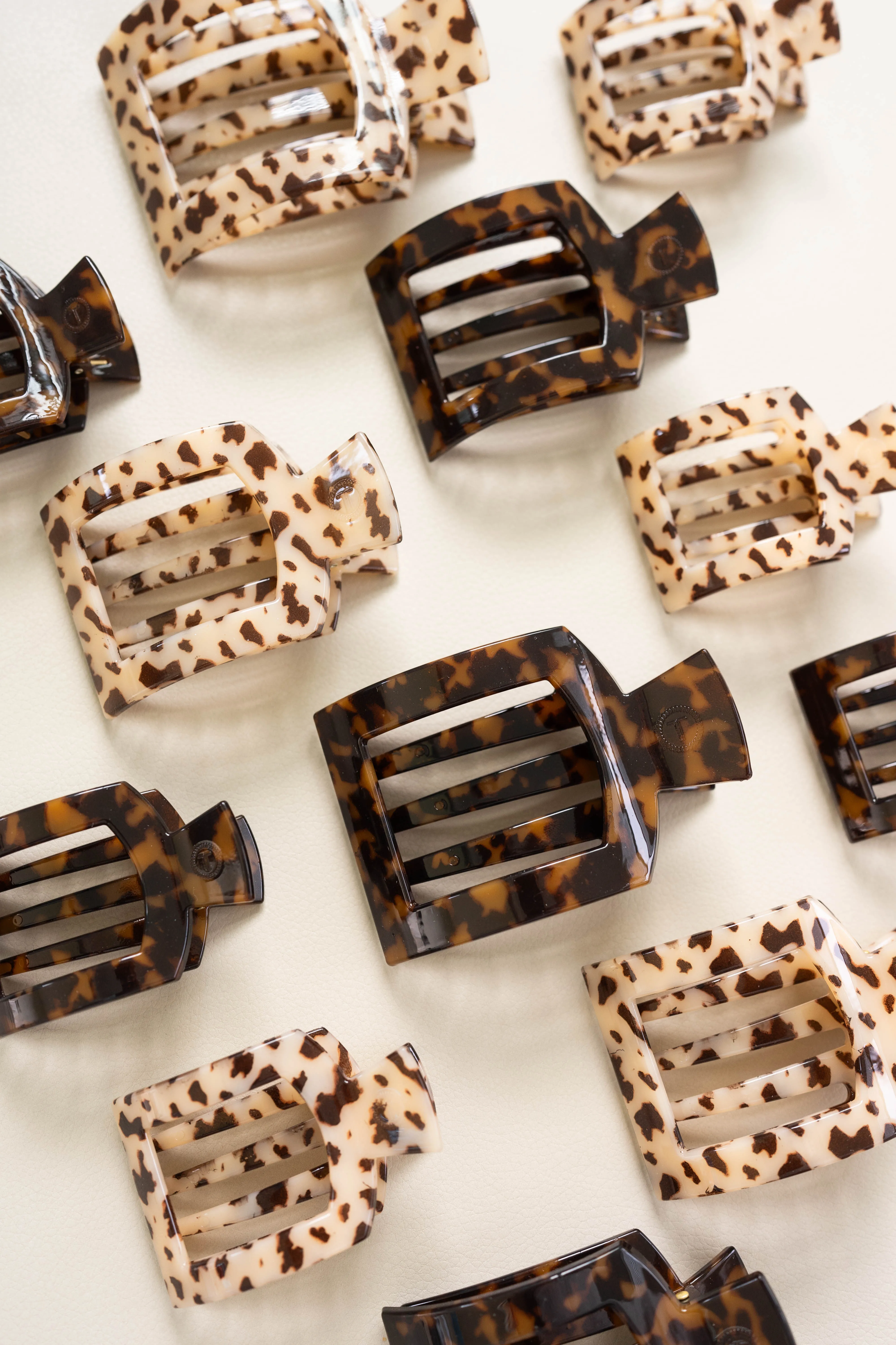 Blonde Tortoise Medium Flat Square Hair Clip sold by TELETIES product image thumbnail 4