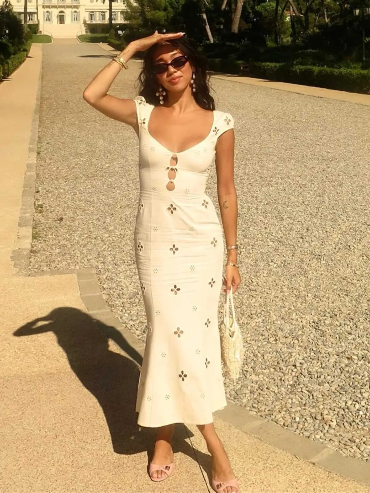 White 1960s Floral Cutout Cap Sleeve Fishtail Dress sold by Retro Stage product image thumbnail 4