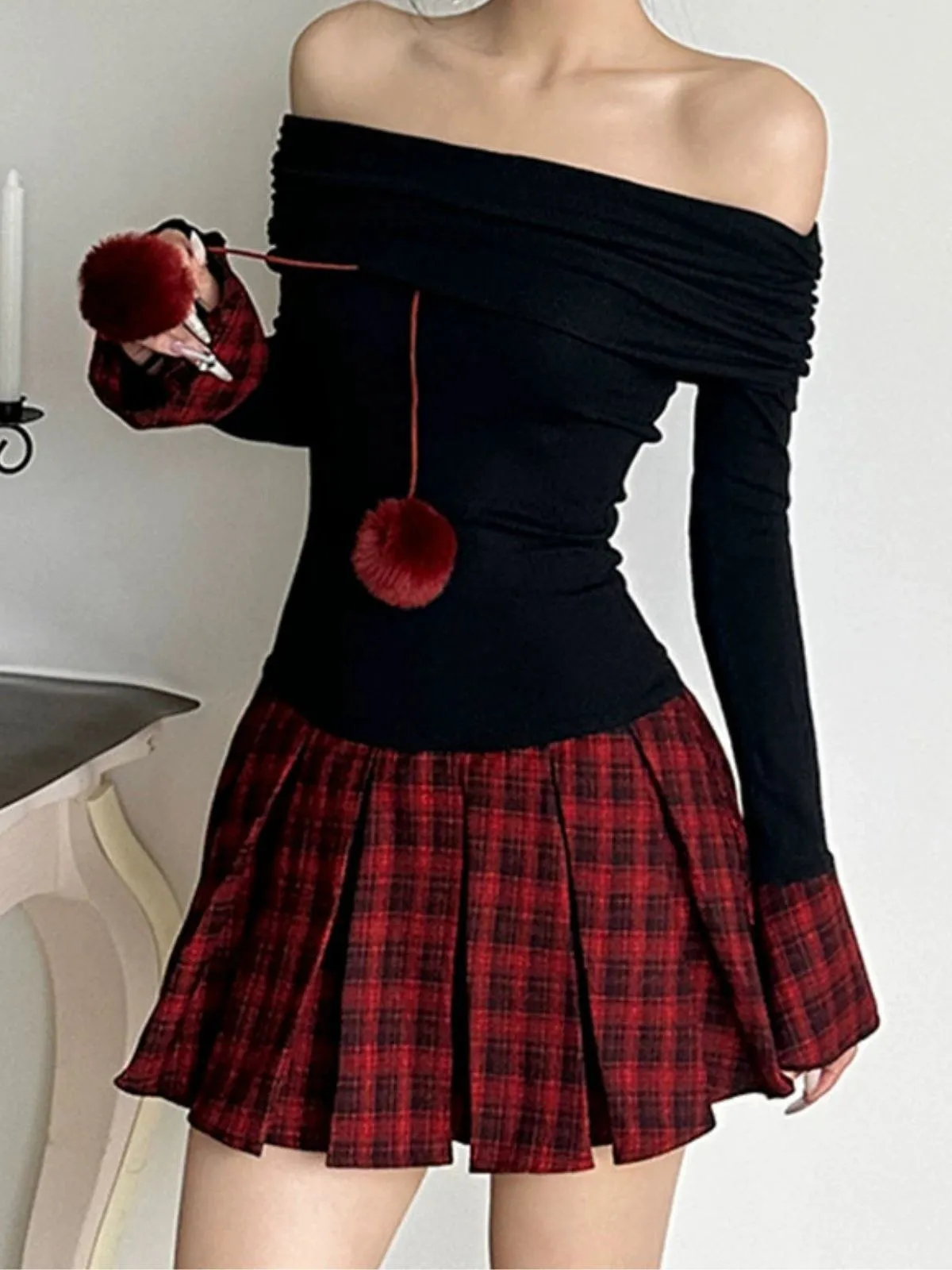 Black 1960s Tartan Plaid Off-Shoulder Pleated Dress sold by Retro Stage product image thumbnail 4