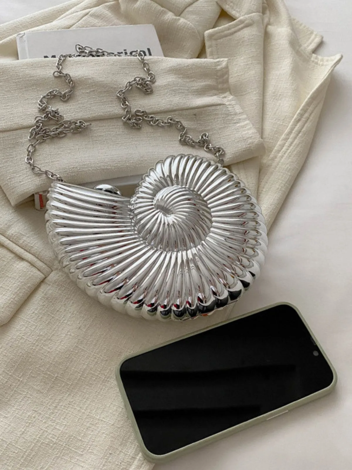 Metallic Seashell Clutch Chain Bag sold by Retro Stage product image thumbnail 3