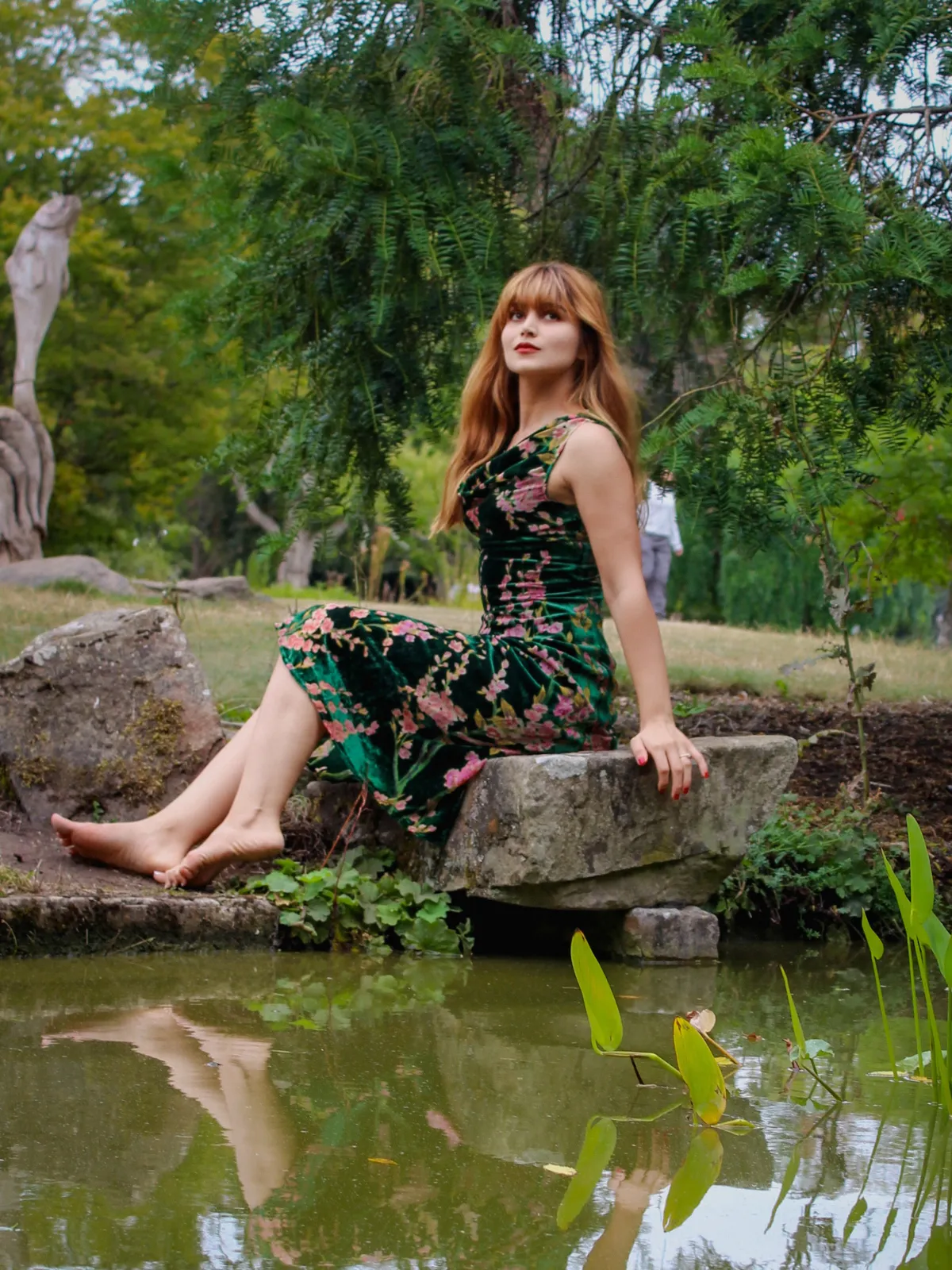 Green 1930s Floral Velvet Sleeveless Dress sold by Retro Stage product image thumbnail 2