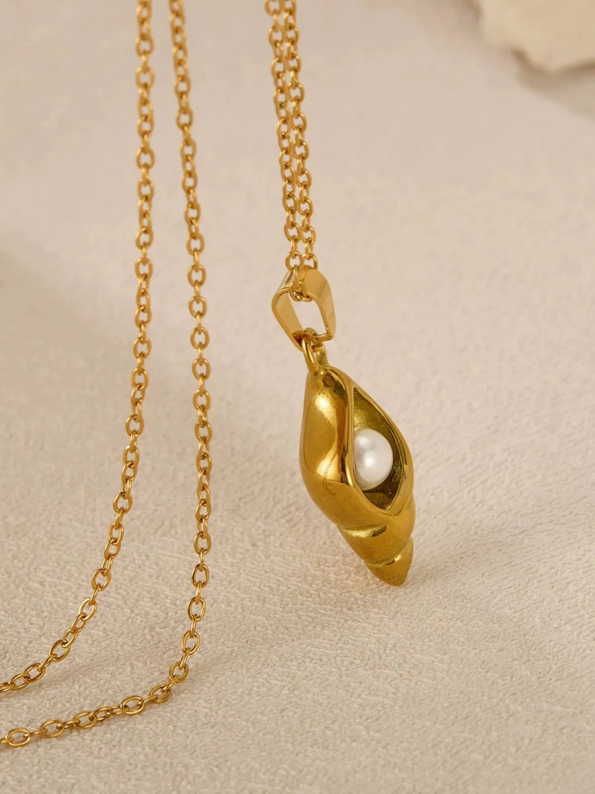 Vintage Golden Conch Pearl Necklace sold by Retro Stage product image thumbnail 4