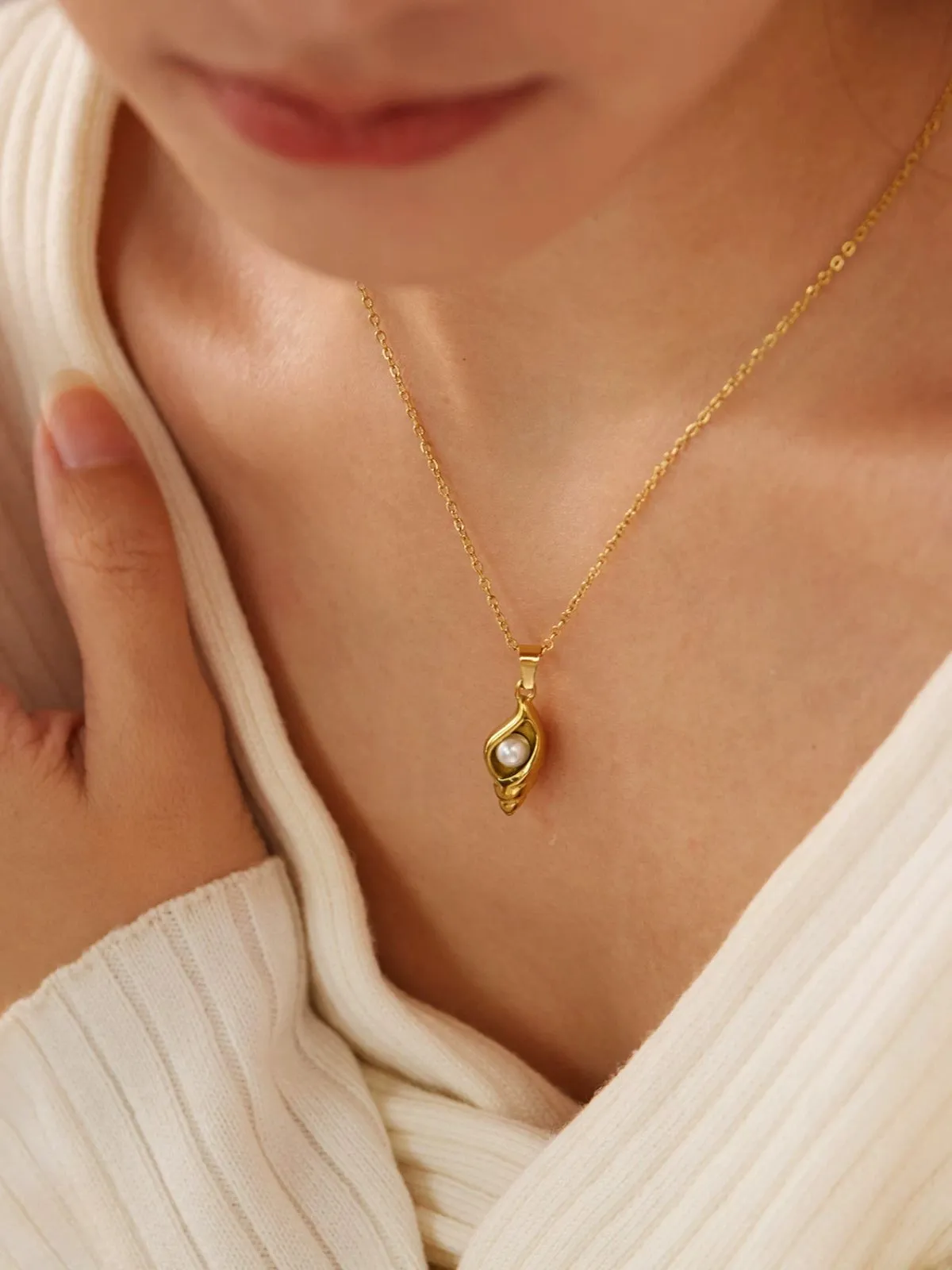 Vintage Golden Conch Pearl Necklace sold by Retro Stage product image thumbnail 2