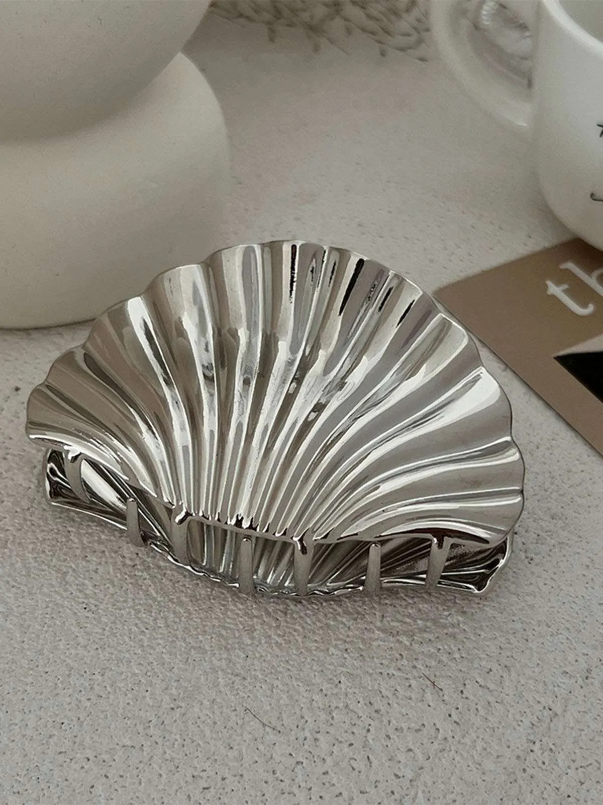 Vintage Shell Shape Metal Hair Clutch sold by Retro Stage product image thumbnail 4