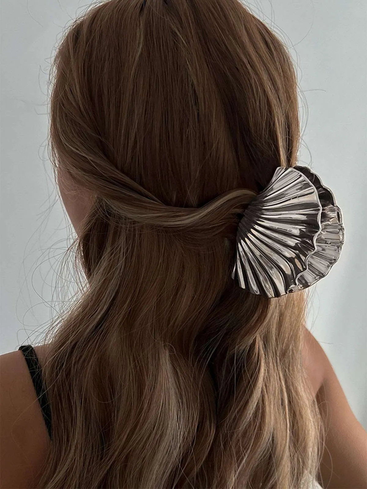 Vintage Shell Shape Metal Hair Clutch sold by Retro Stage product image thumbnail 5