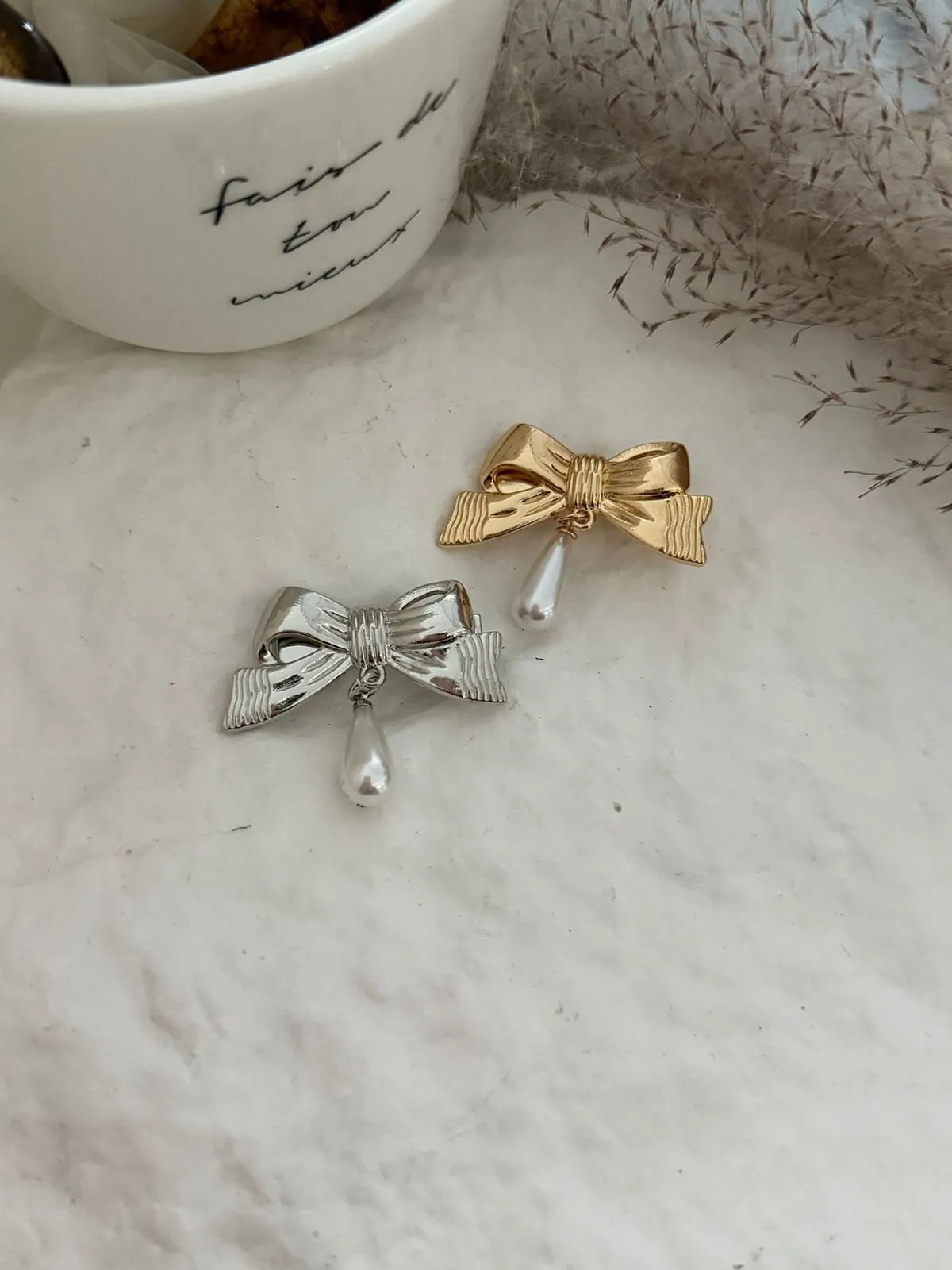 3D Bow Pearl Drop Hair Clip sold by Retro Stage product image thumbnail 5