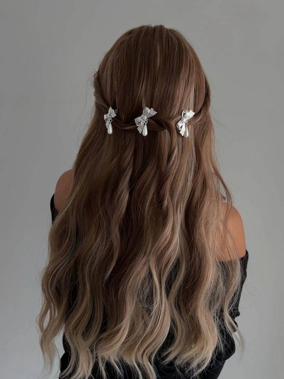 3D Bow Pearl Drop Hair Clip sold by Retro Stage product image thumbnail 4