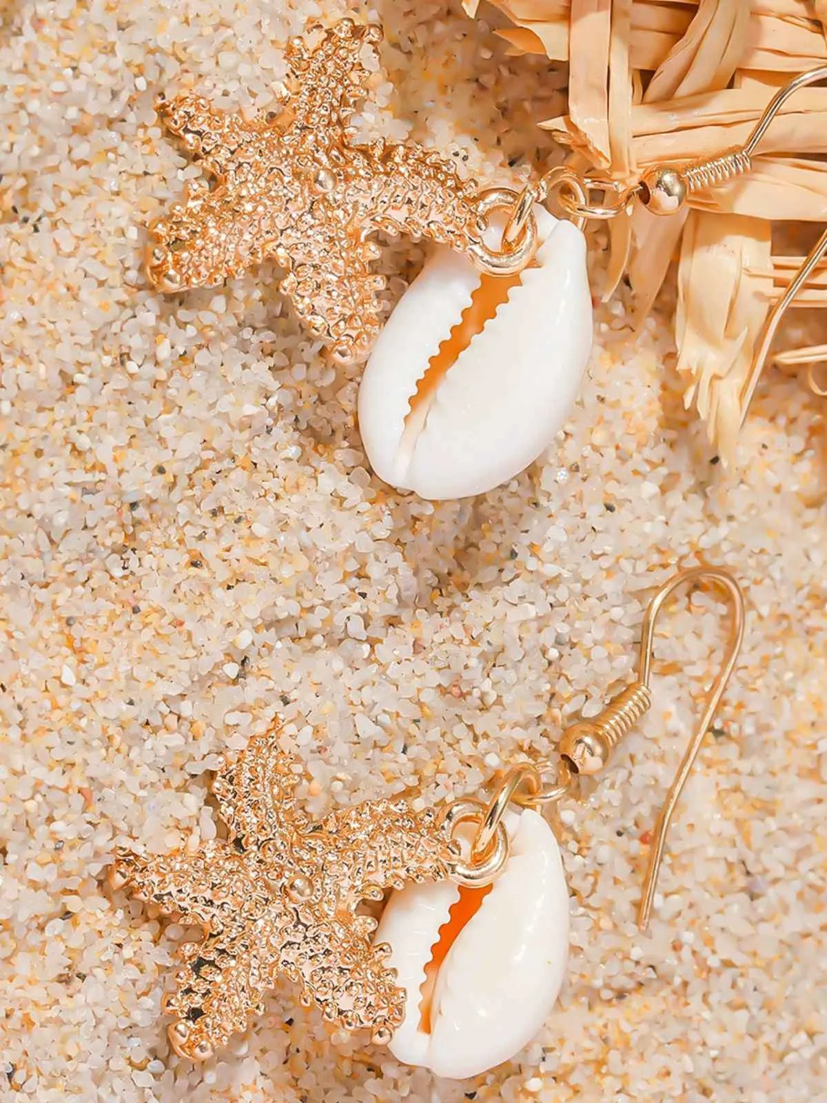 Vintage Cowrie Shell & Starfish Earrings sold by Retro Stage product image thumbnail 3