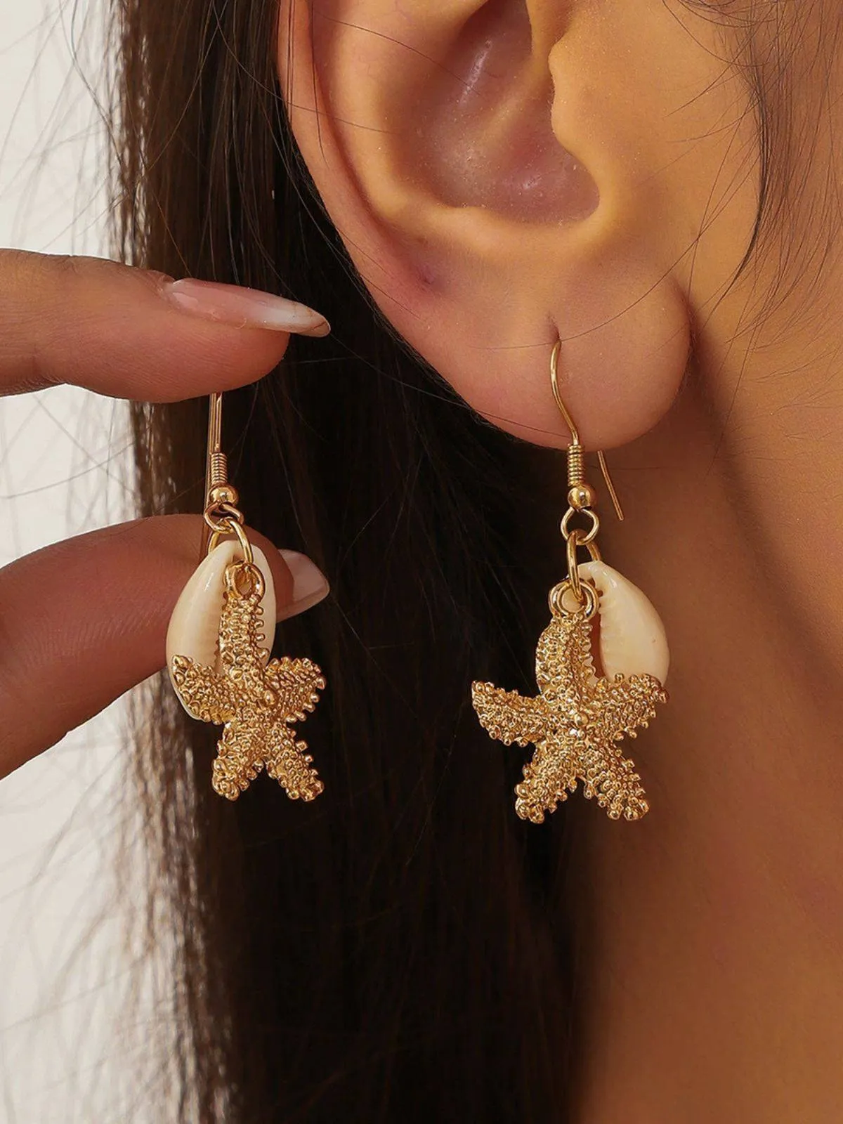 Vintage Cowrie Shell & Starfish Earrings sold by Retro Stage product image thumbnail 2