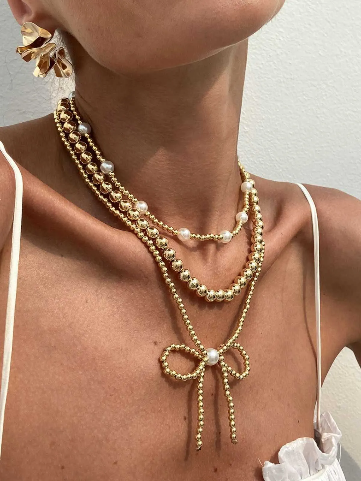 Retro Pearl Beads Bow Layered Necklace sold by Retro Stage product image thumbnail 3