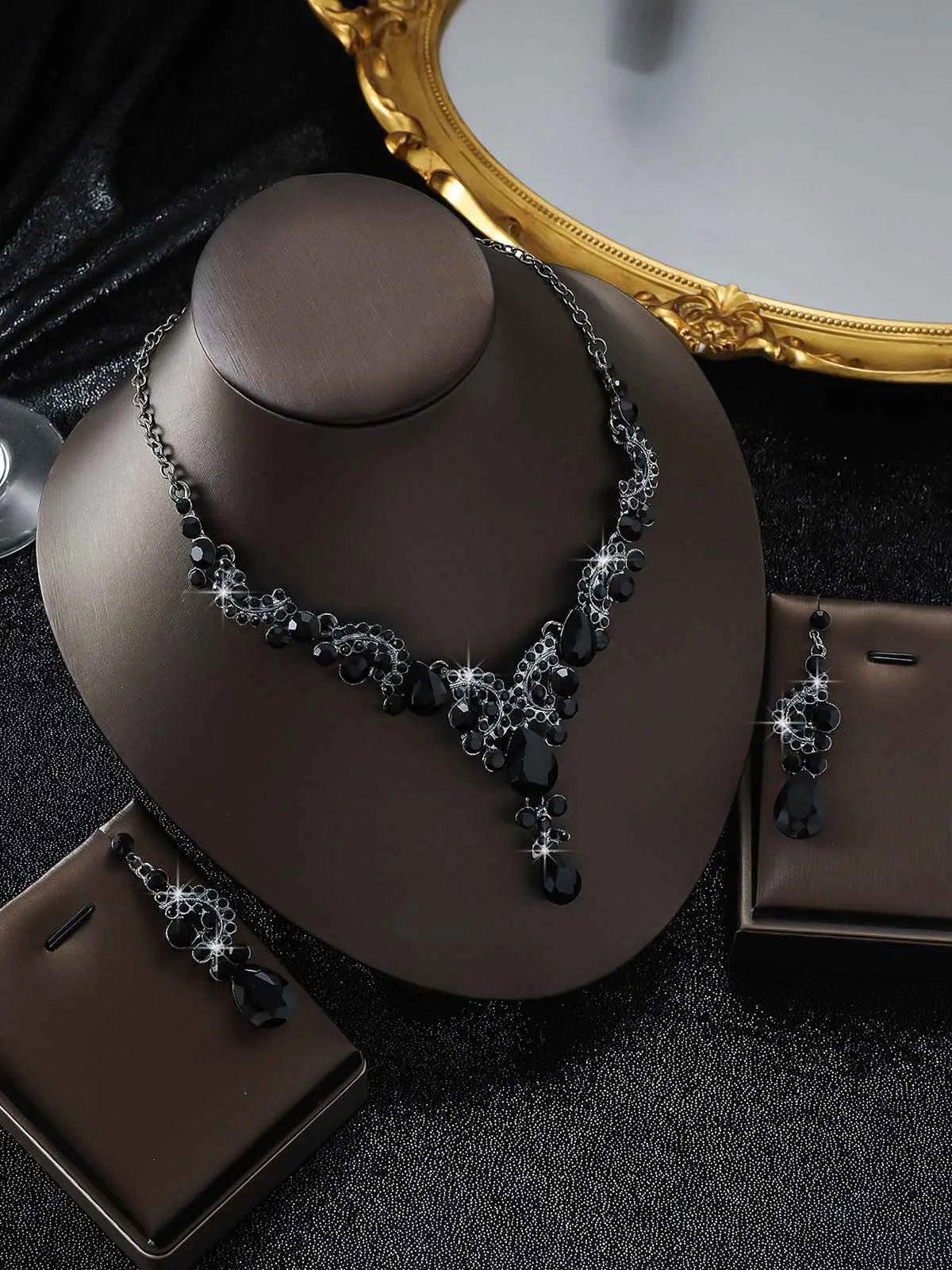 2PCS Rhinestone Necklace & Earrings Set sold by Retro Stage product image thumbnail 5