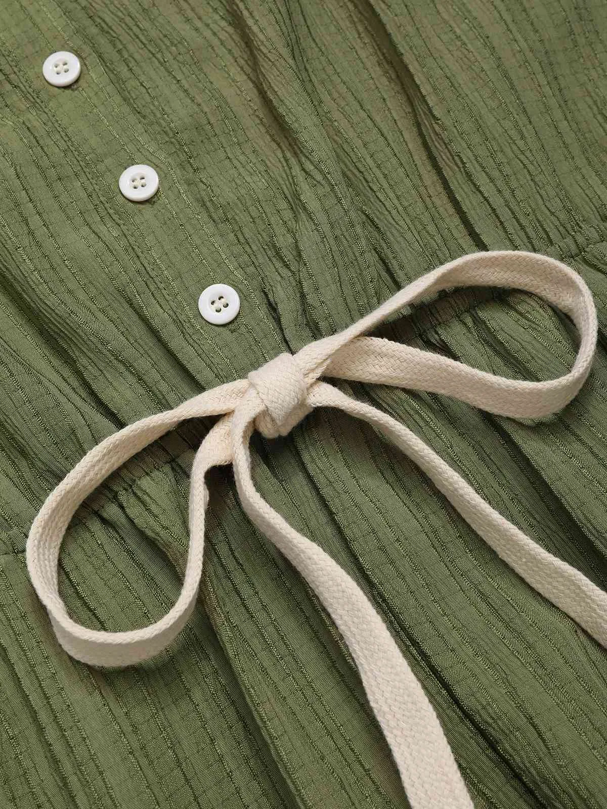 Green 1950s V-Neck Textured Pocket Romper sold by Retro Stage product image thumbnail 3