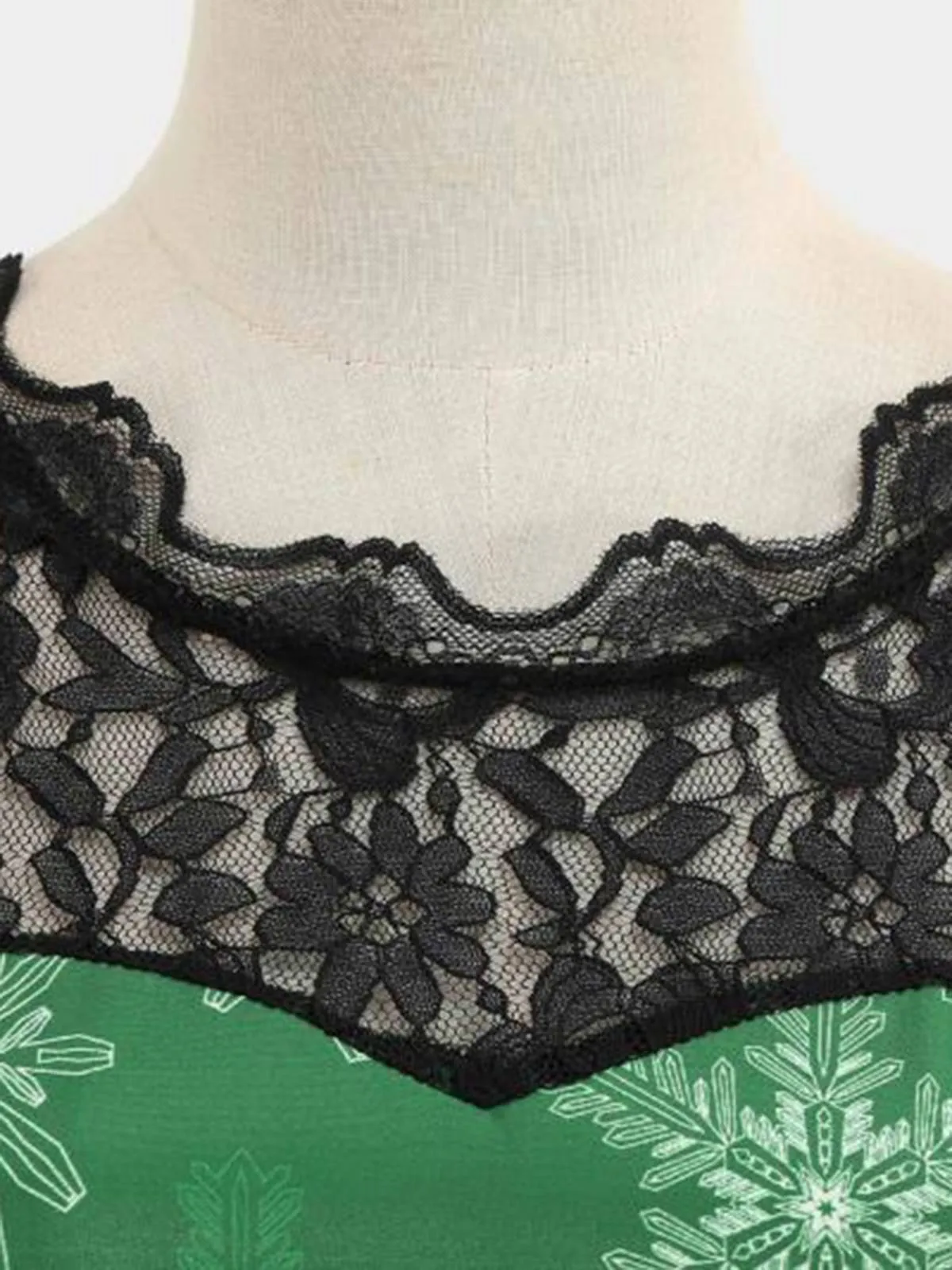 Green 1950s Christmas Santa Claus Lace Patchwork Dress sold by Retro Stage product image thumbnail 4