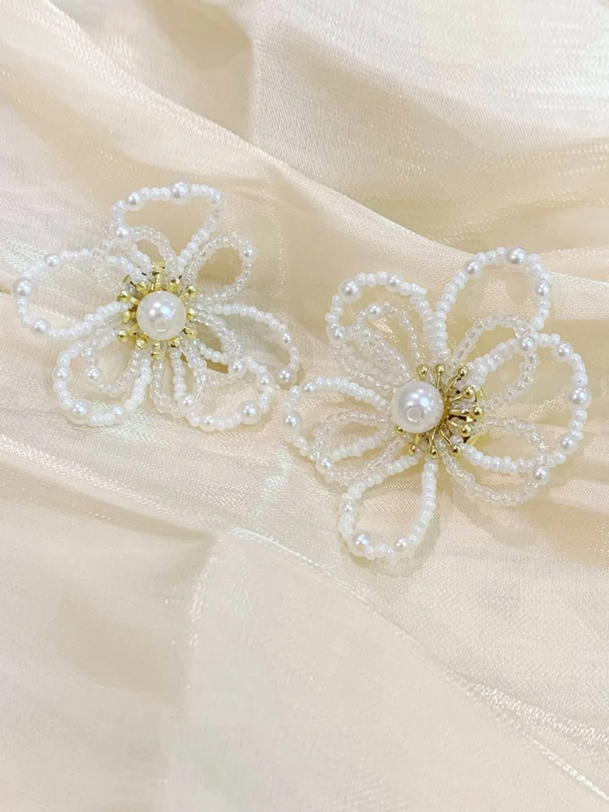 White Retro Beading Flower Hollow Stud Earrings sold by Retro Stage product image thumbnail 4