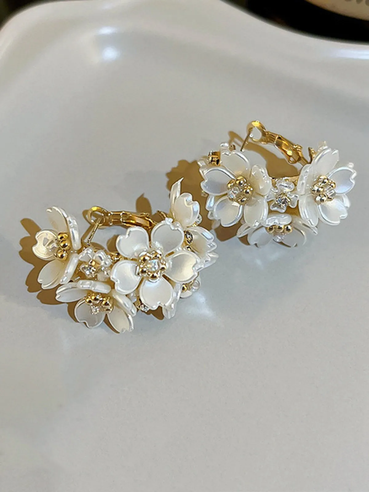 White 3D-Flower Pearl Earrings sold by Retro Stage product image thumbnail 4
