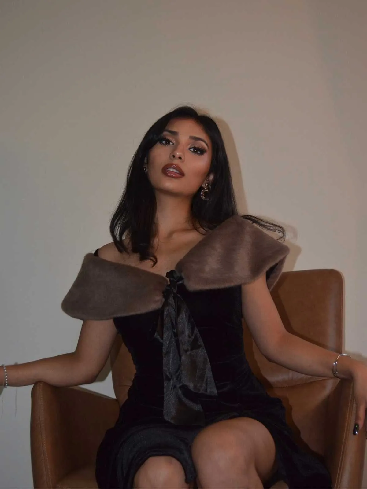 2PCS Black 1960s Solid Dress & Plush Cape sold by Retro Stage product image thumbnail 3