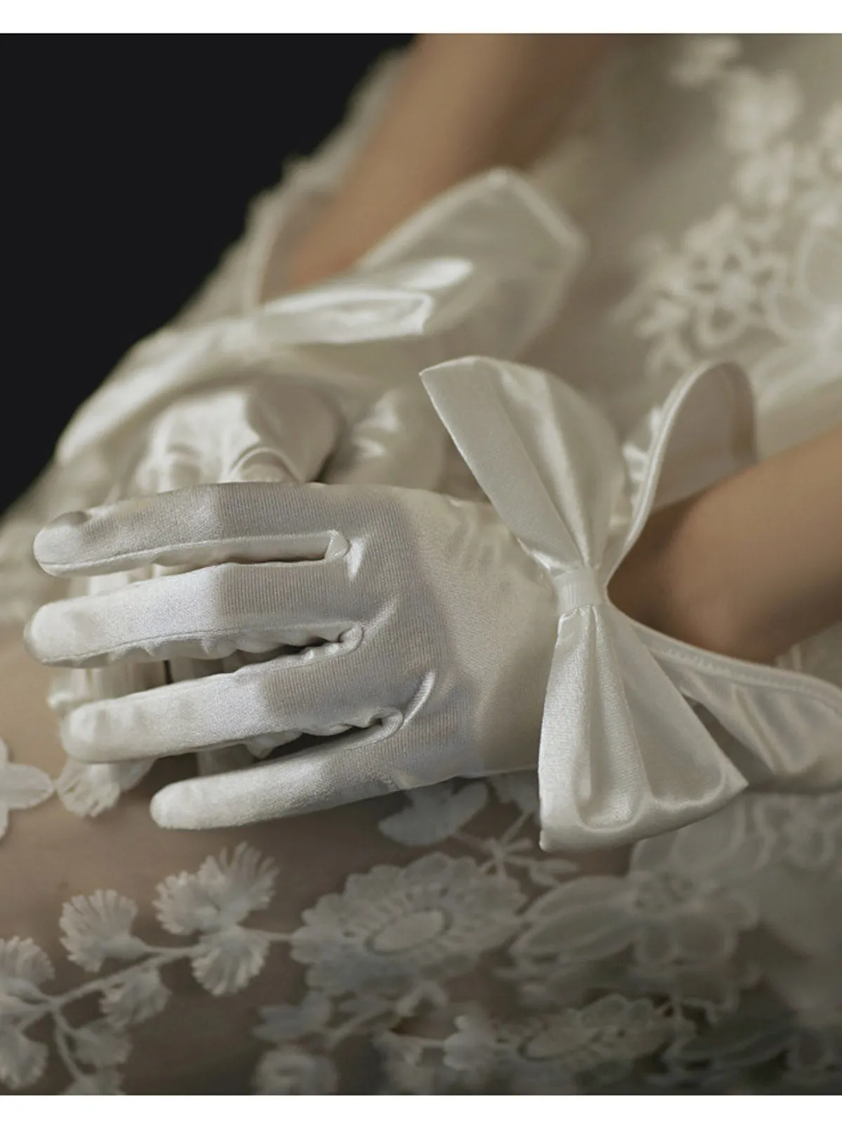 Retro Silky Bowknot Split Gloves sold by Retro Stage product image thumbnail 2