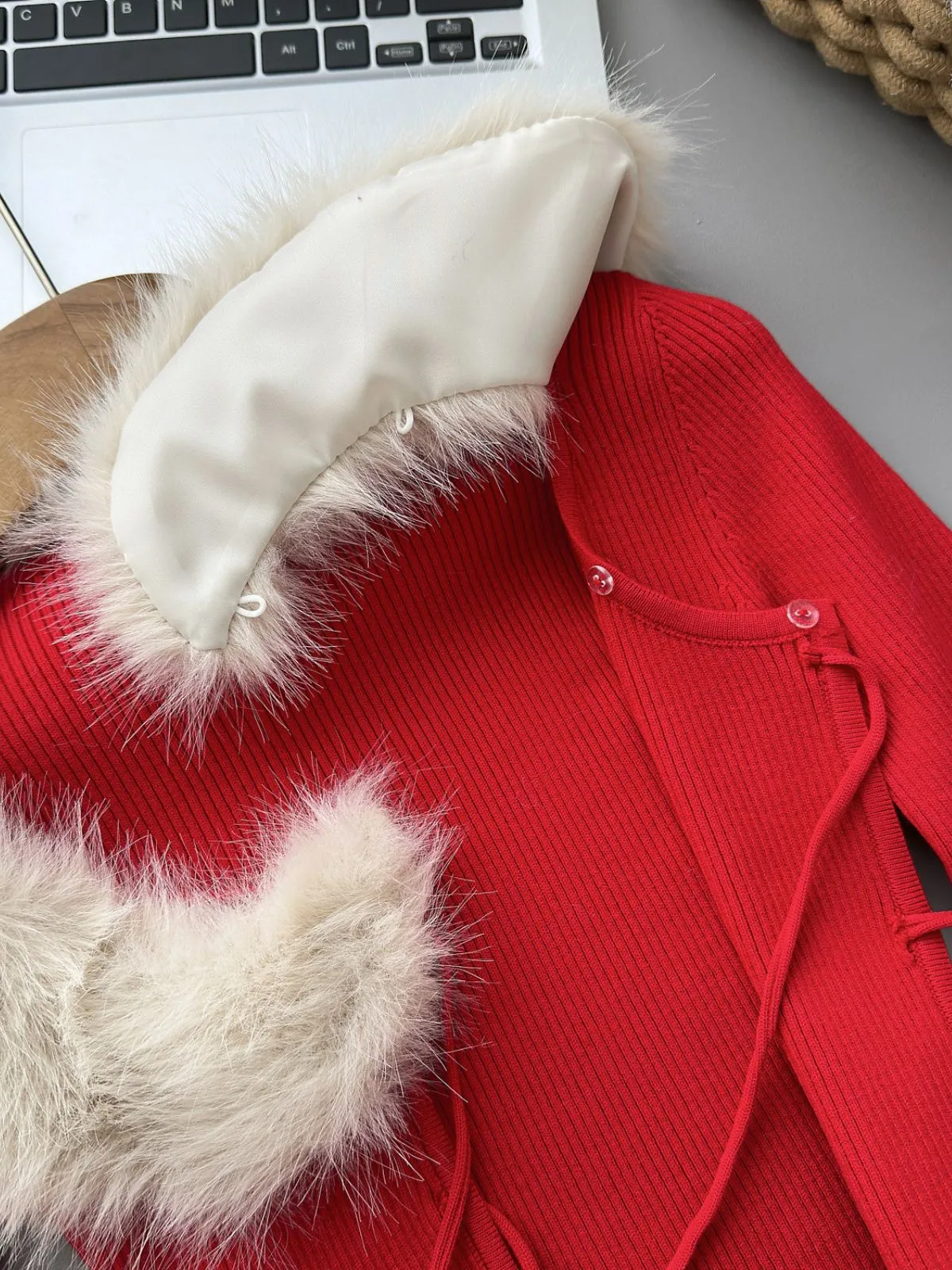 Red 1980s Detachable Fur Collar Tie Knit Cardigan sold by Retro Stage product image thumbnail 4