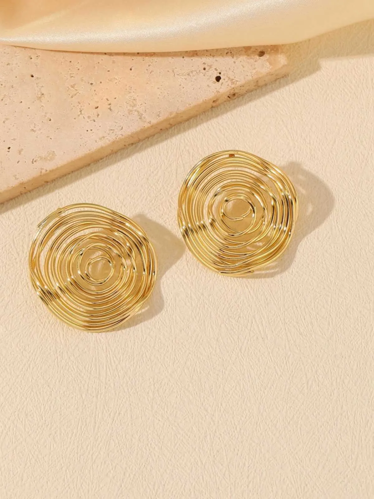 Vintage Gold Coil Hollow Alloy Earrings sold by Retro Stage product image thumbnail 4