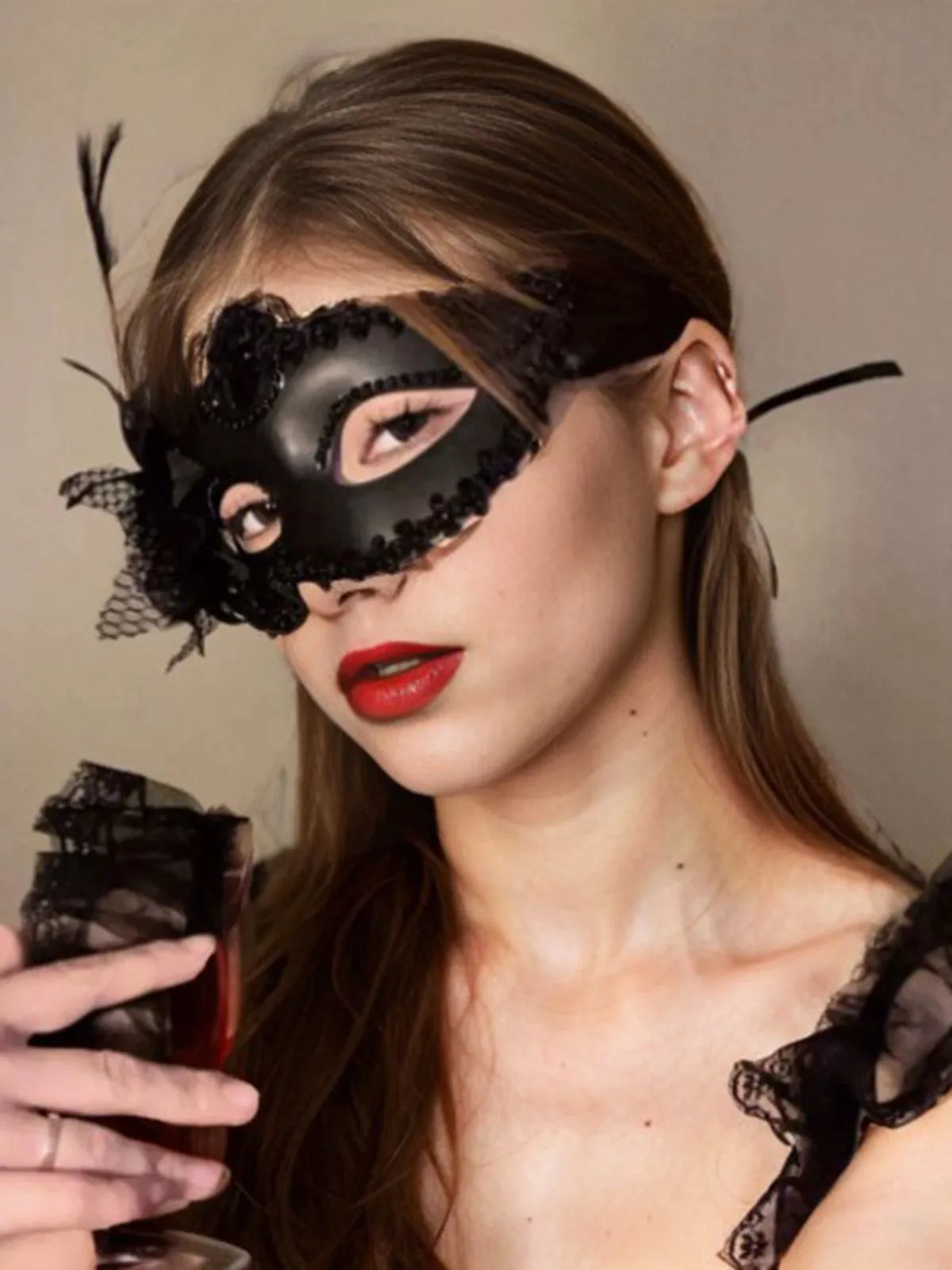 Vintage Elegant Feather Mesh Eye Mask sold by Retro Stage product image thumbnail 2