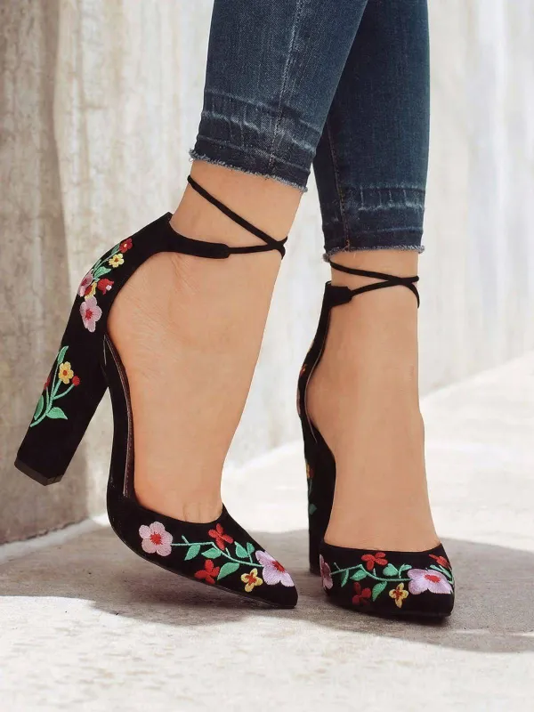 Pointed-Toe Embroidered Suede Chunky Heel Shoes made by Retro Stage