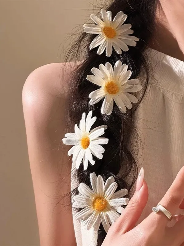 Daisy Flower Hair Clip made by Retro Stage