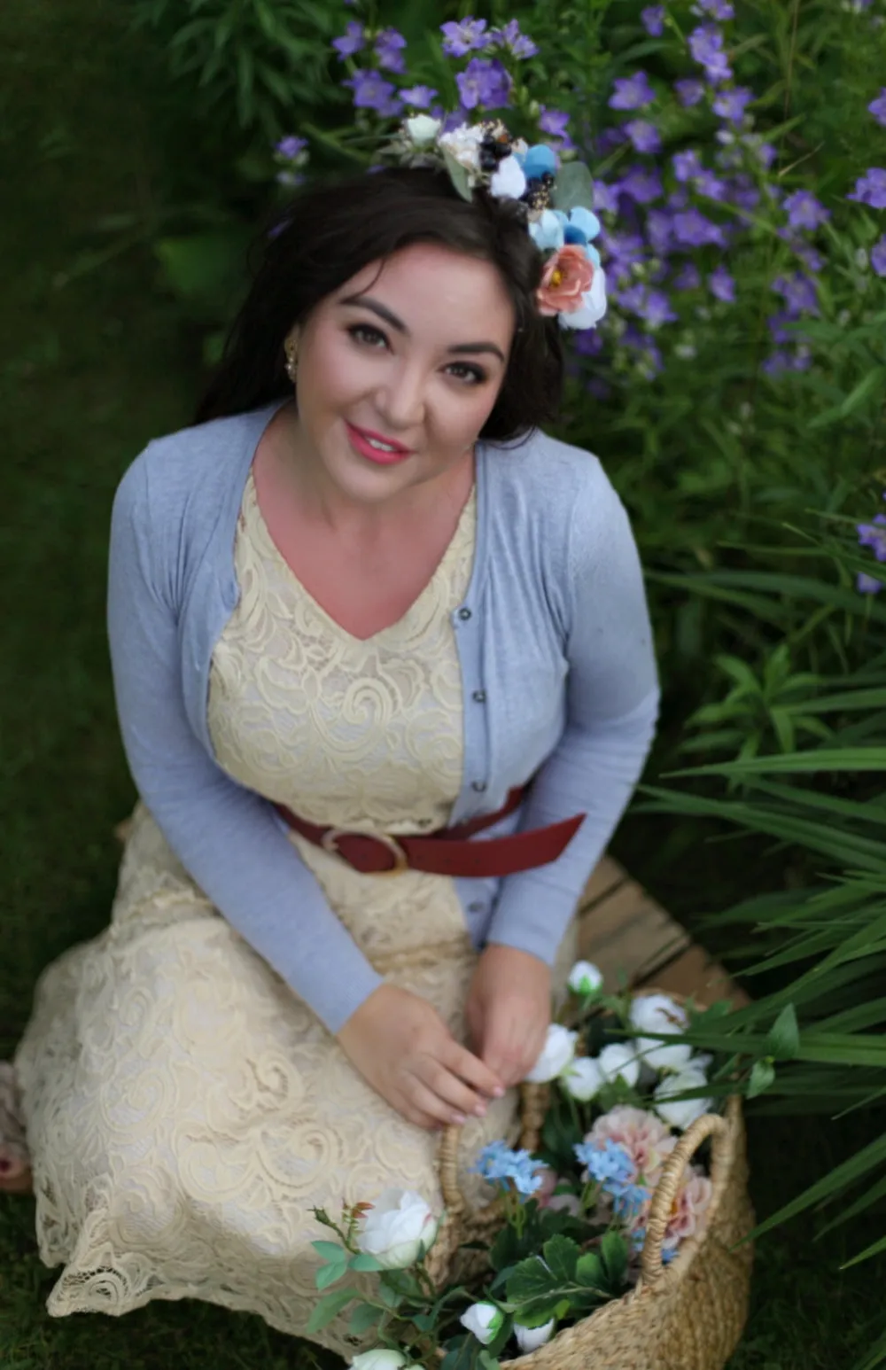 1950s Lace V Neck Bow Dress sold by Retro Stage product image thumbnail 3