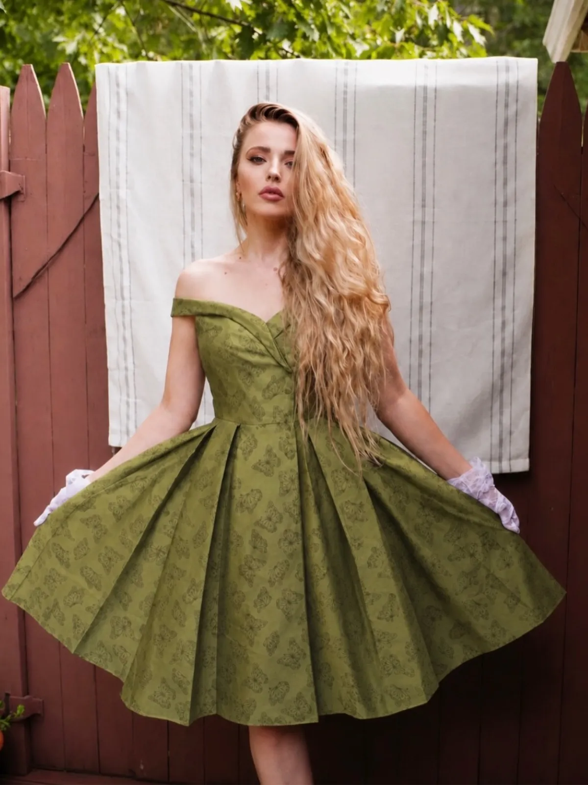 Green 1950s Off-Shoulder Vintage Dress sold by Retro Stage product image thumbnail 4