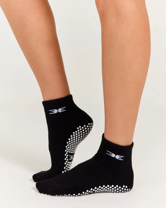 EE Mid Crew Pilates Grip Socks - Black/White sold by Elite Eleven