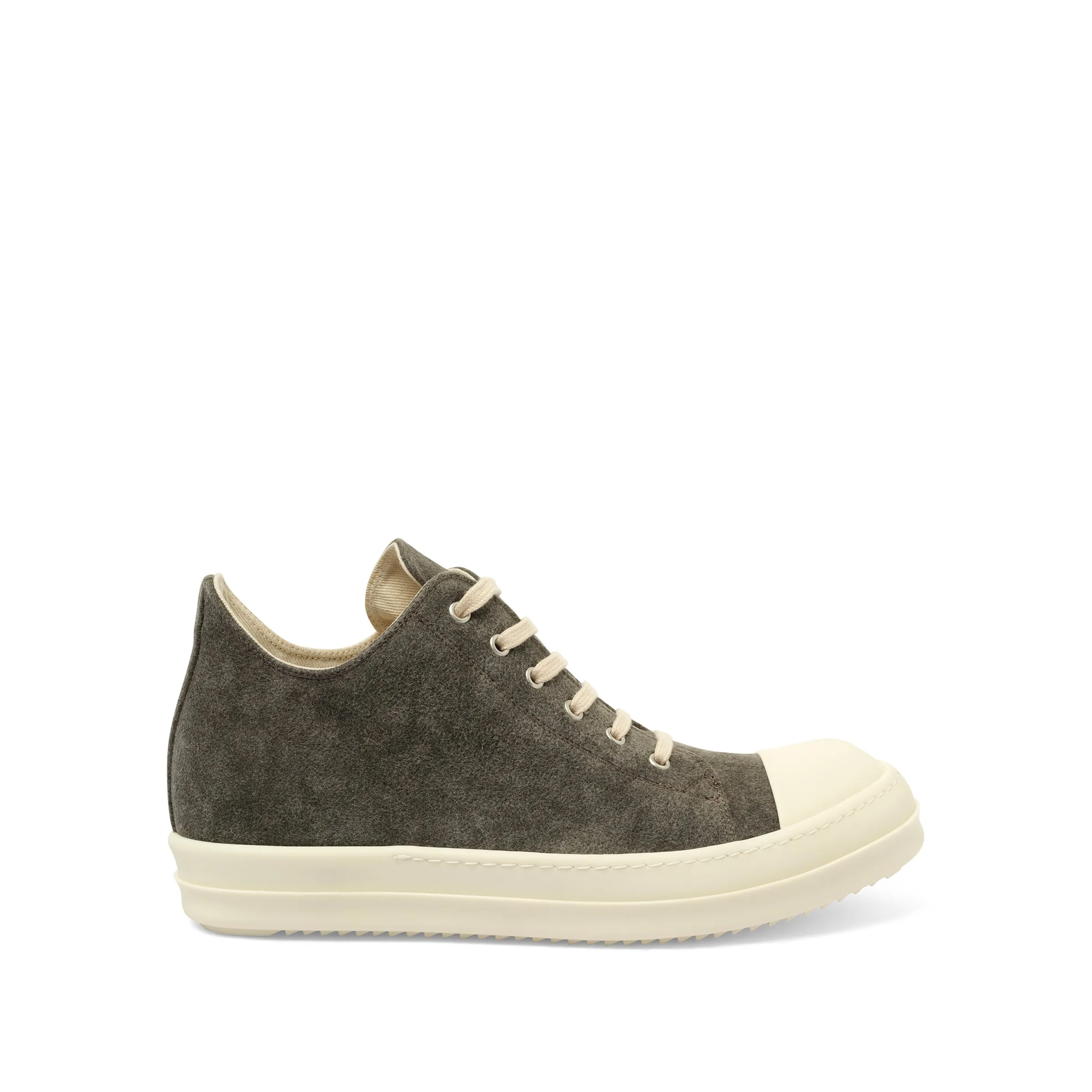 Moleskin Low Sneaks in Dust/Milk sold by MARAIS