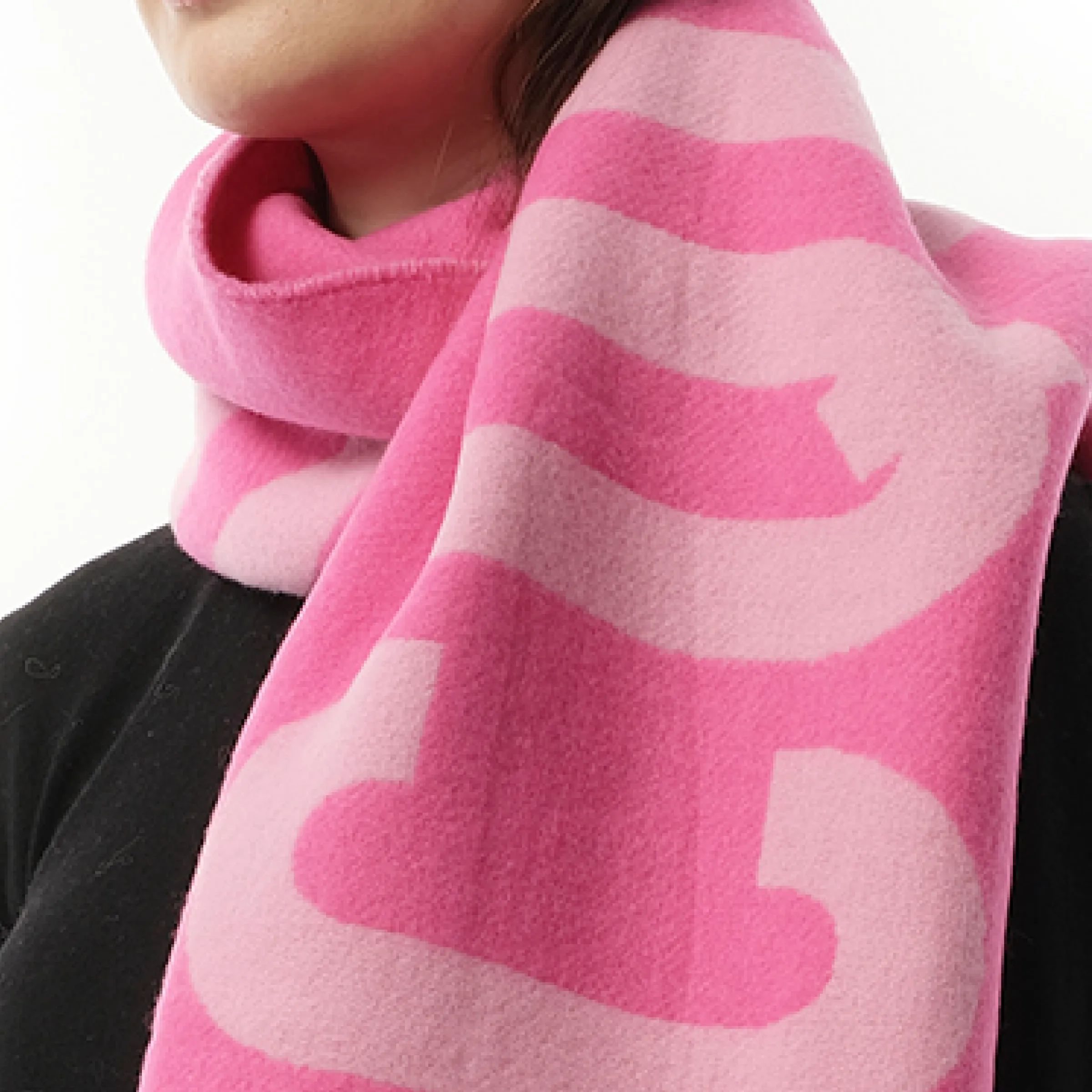 L'echarpe Jacquemus Scarf in Pink/Multicolour sold by MARAIS product image thumbnail 3
